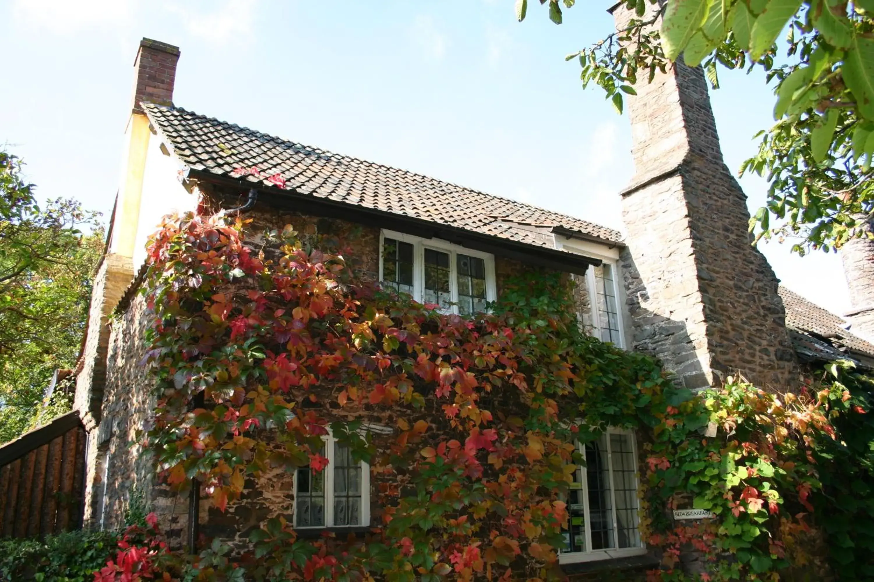 Facade/entrance, Property Building in Tudor Cottage