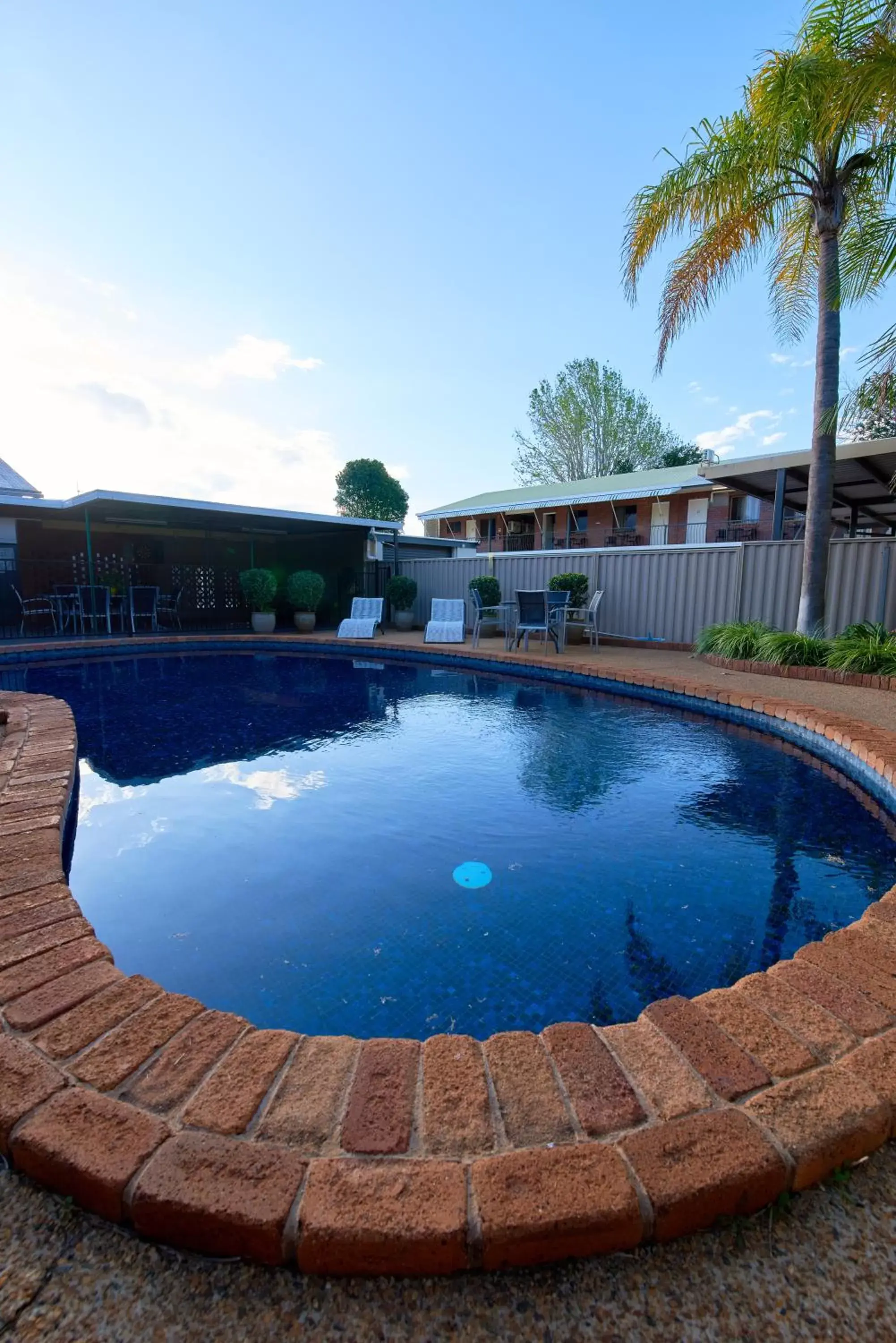 Pool view, Swimming Pool in Ruthven Street Motor Inn