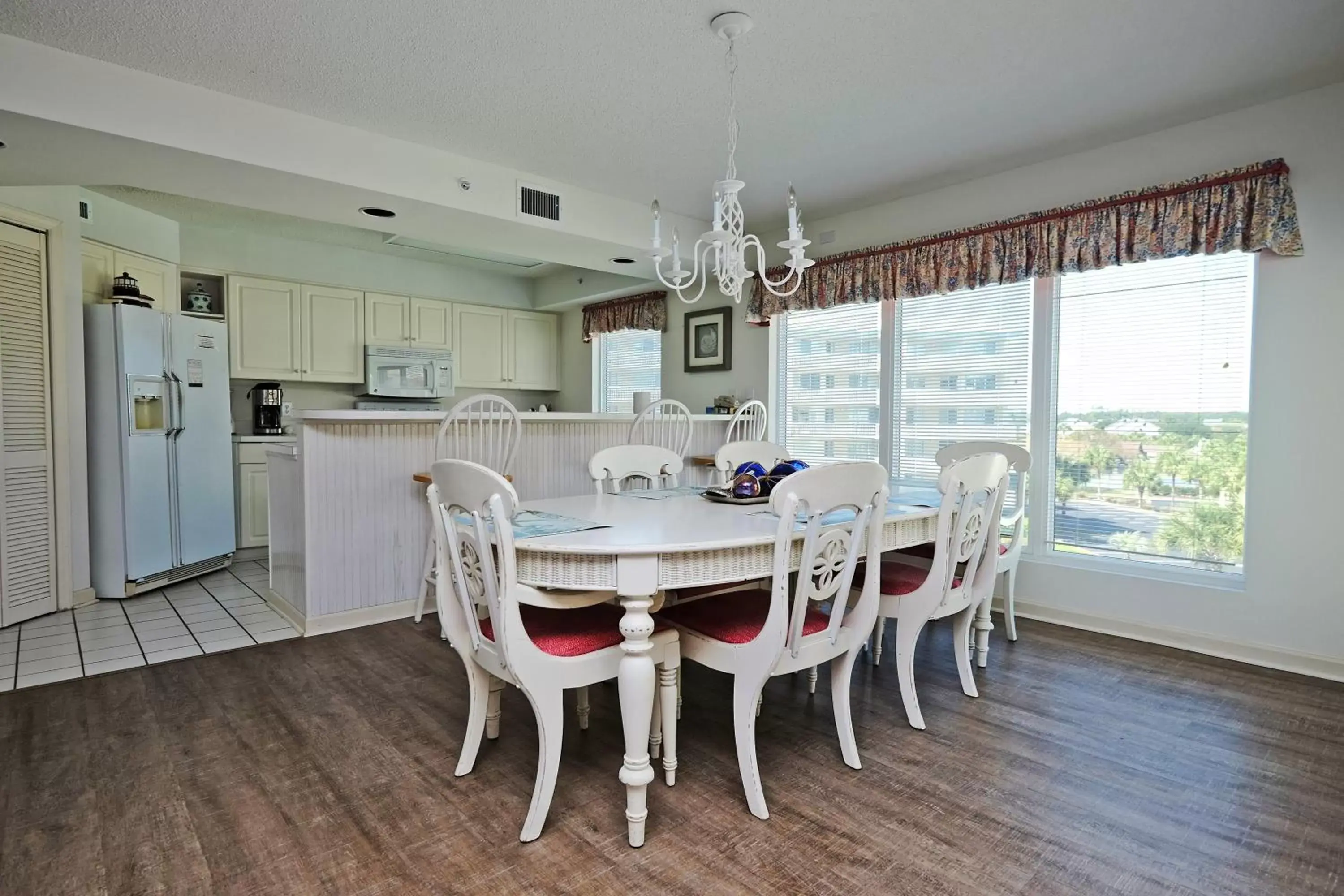 Dining Area in Litchfield Beach & Golf Resort