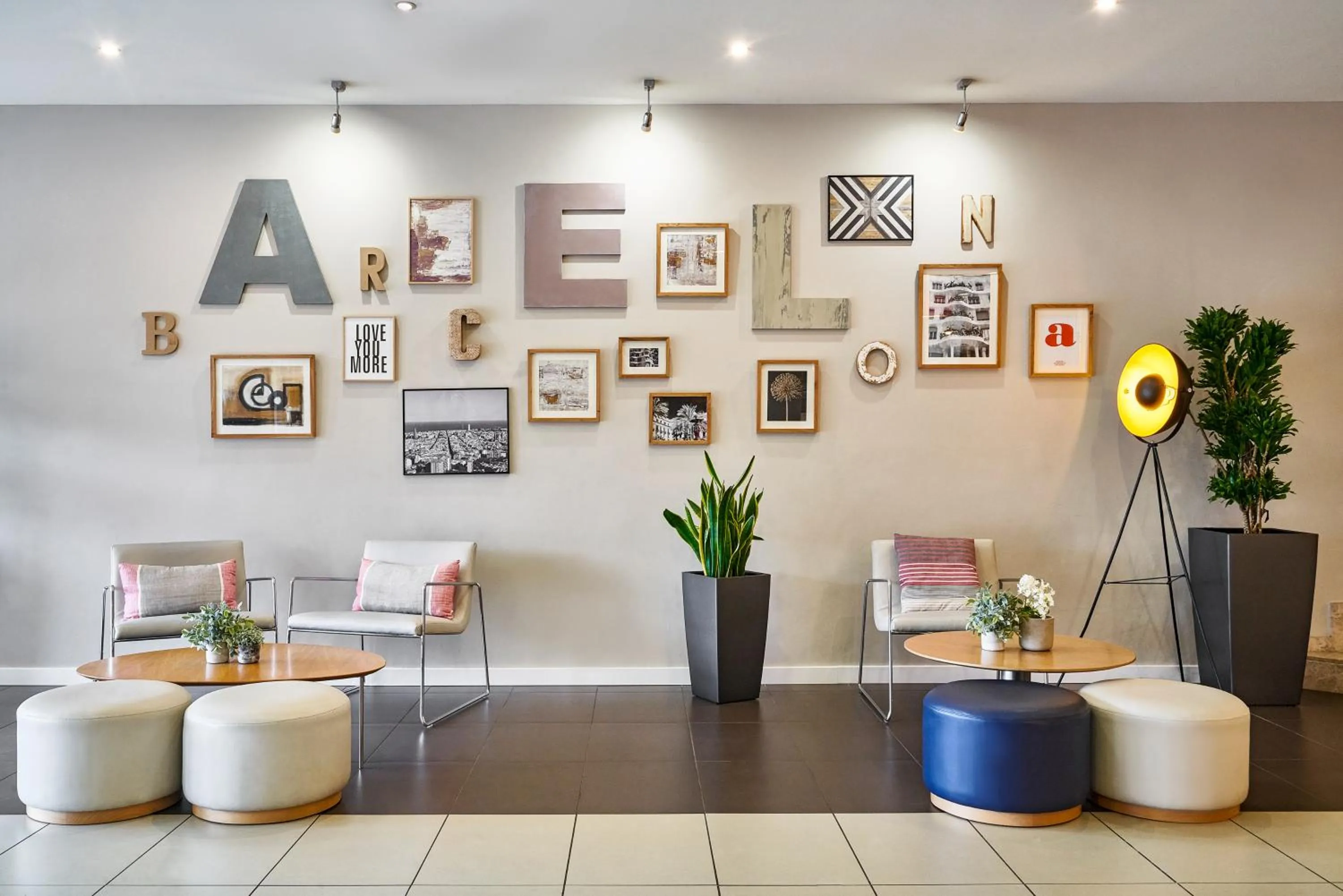 Lobby or reception in Ibis Barcelona Meridiana