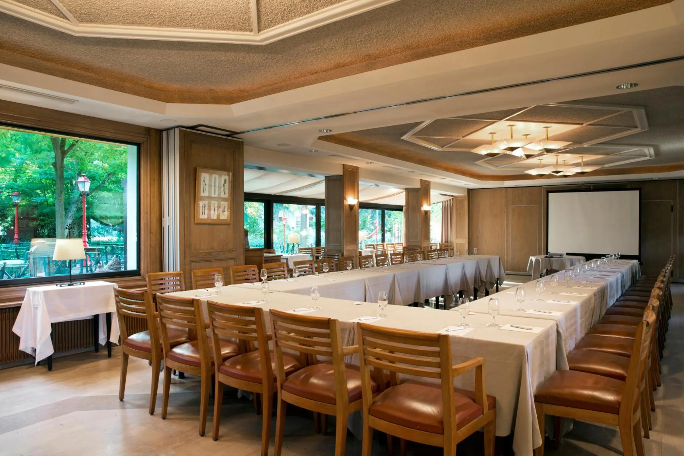 Meeting/conference room in Cazaudehore, hôtel de charme au vert