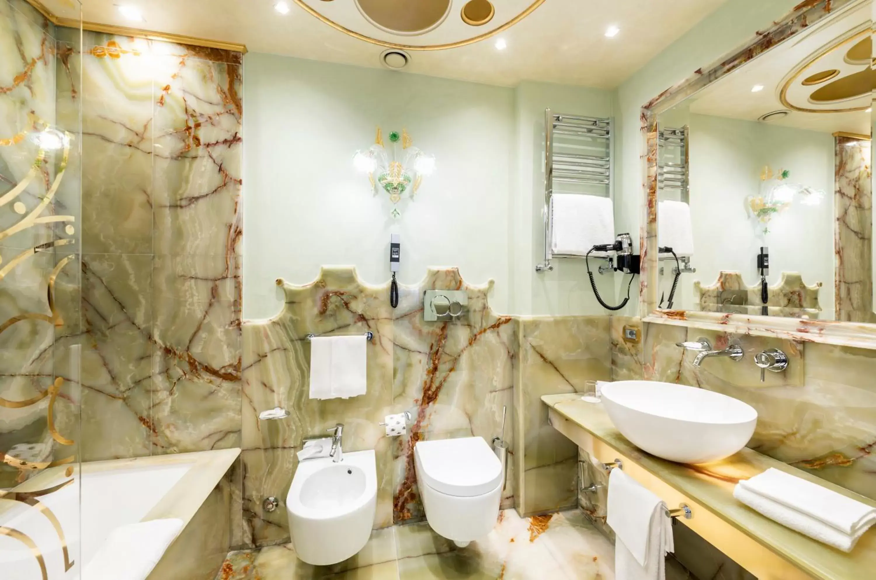 Bathroom in Monaco & Grand Canal