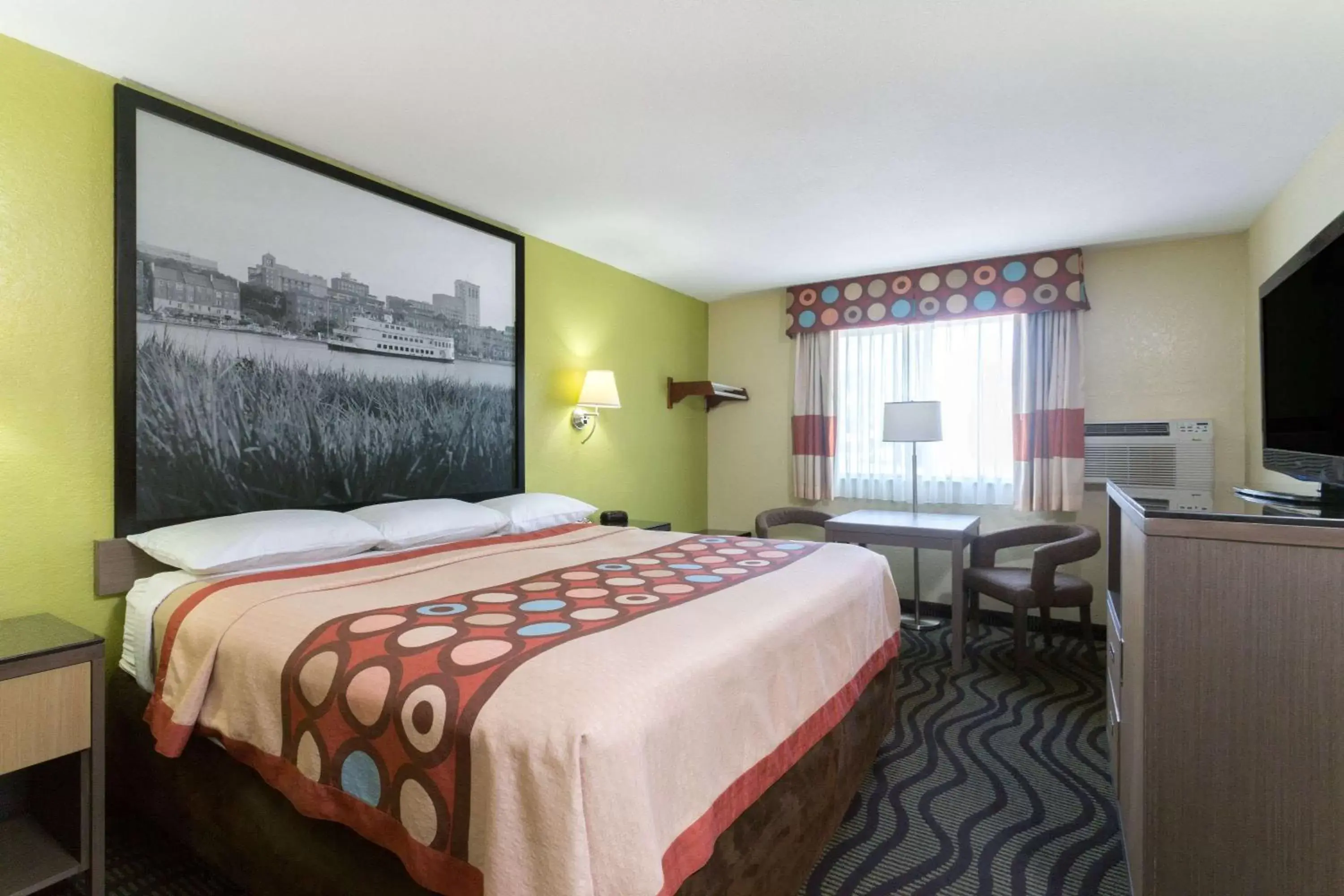 Photo of the whole room, Bed in Super 8 by Wyndham Brunswick/St Simons Island Area