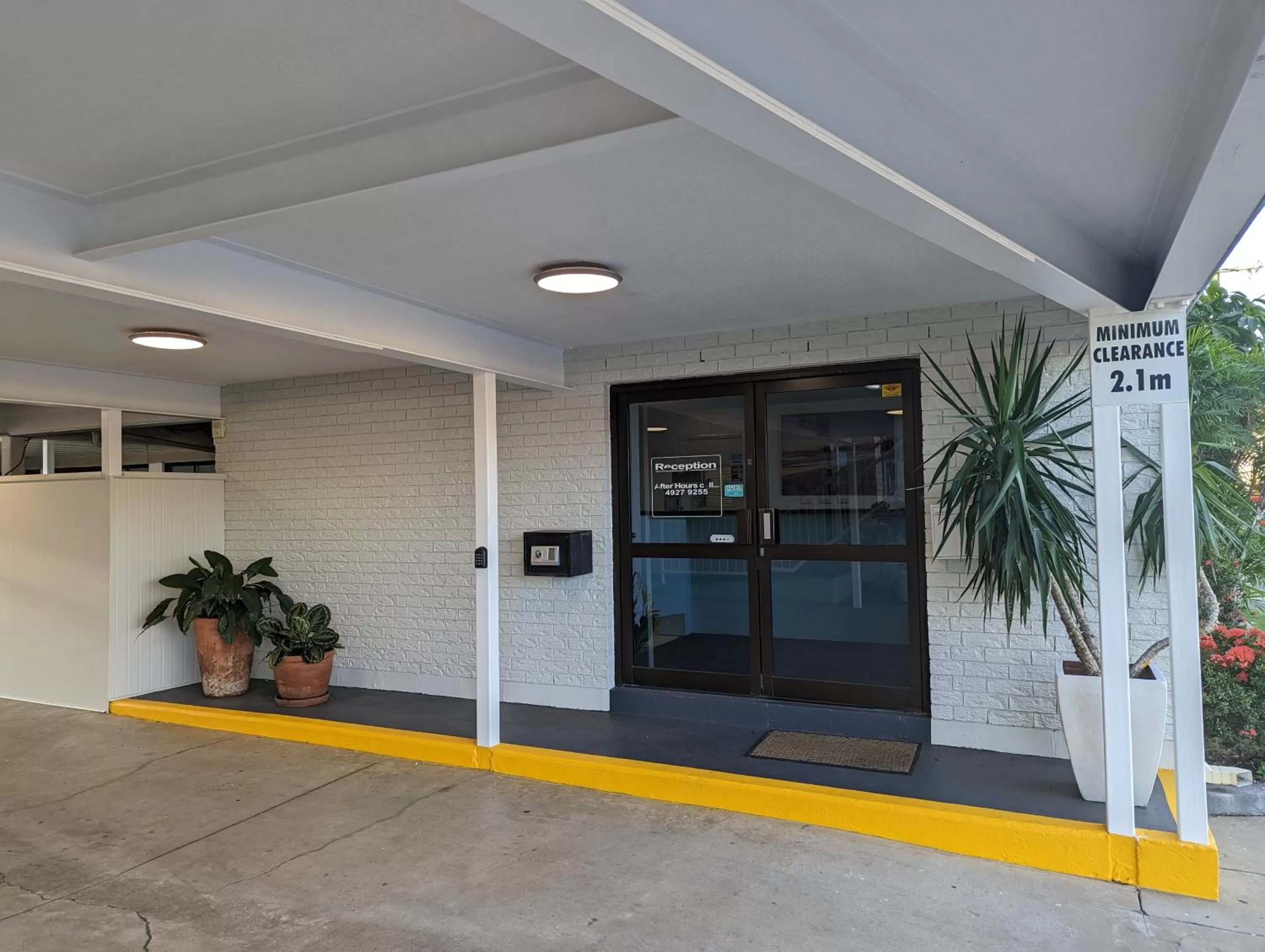 Property building in Y Motels Rockhampton