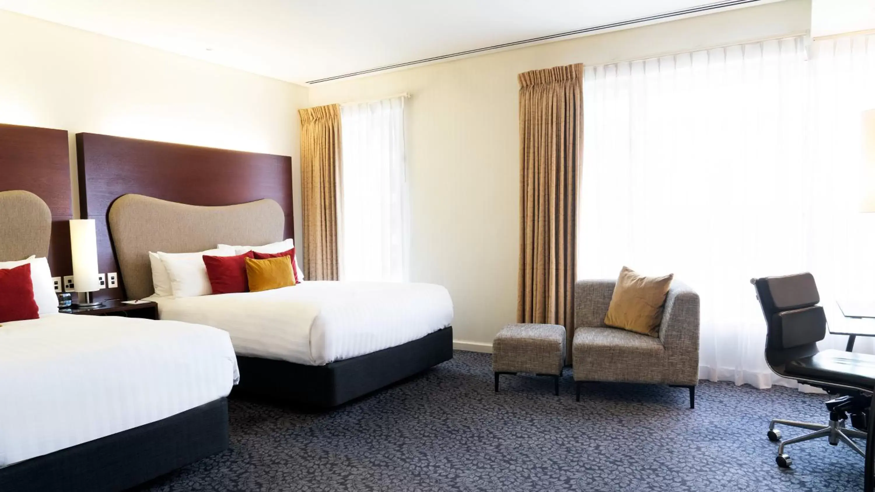 Photo of the whole room, Bed in Crowne Plaza Auckland by IHG Photo of the whole room, Bed in Crowne Plaza Auckland by IHG