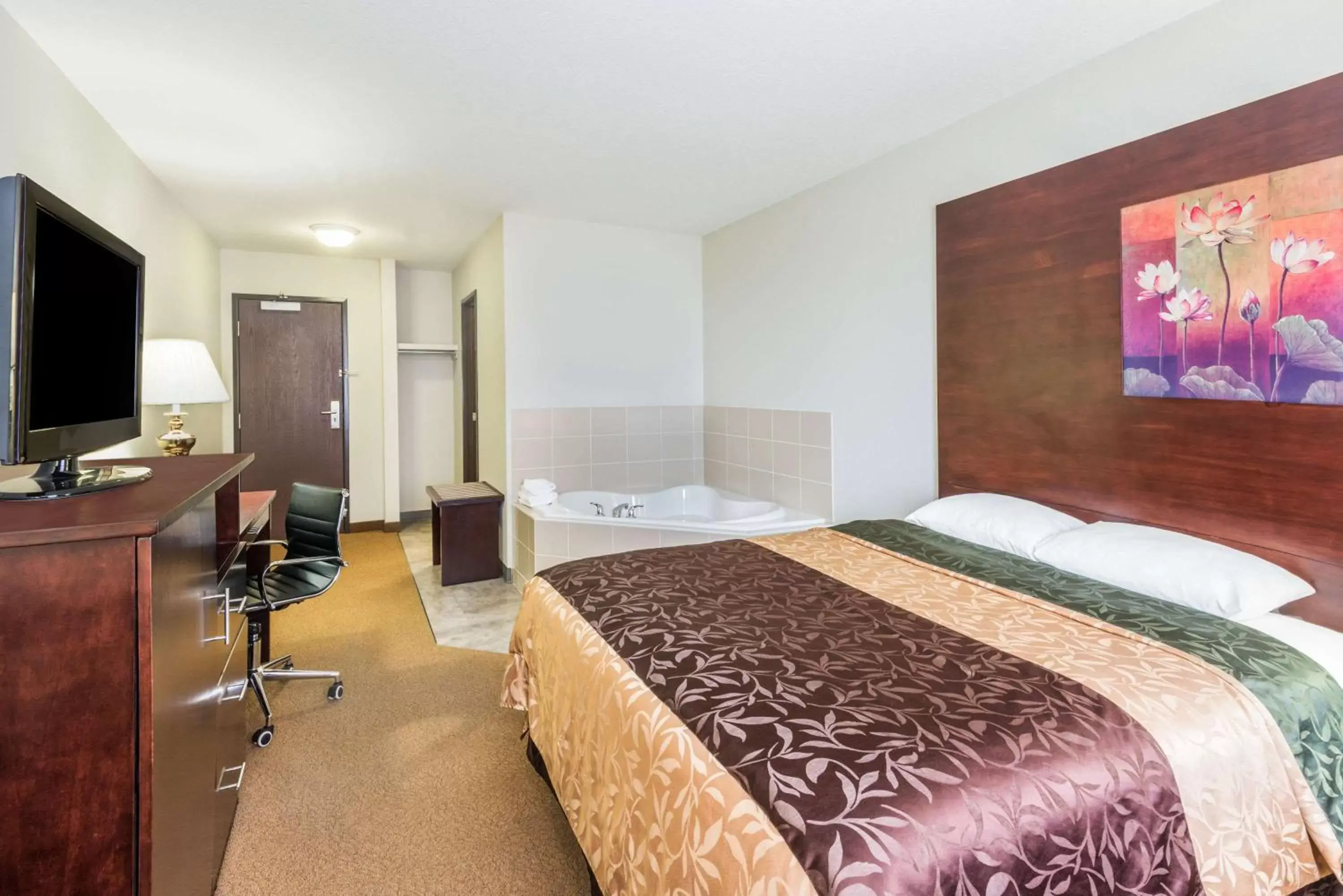 Photo of the whole room, Bed in Super 8 by Wyndham Innisfail