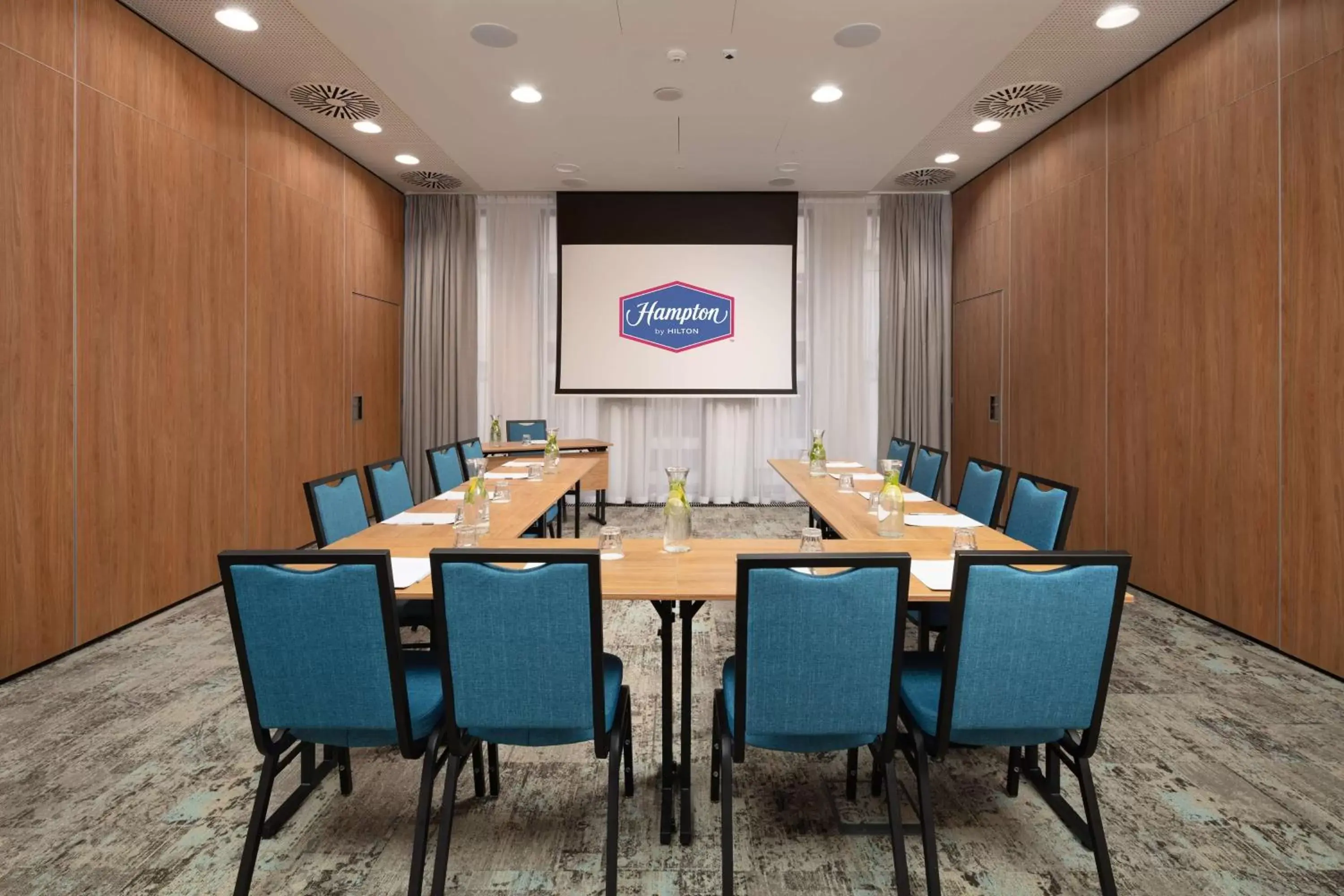 Meeting/conference room in Hampton by Hilton Łódź City Center