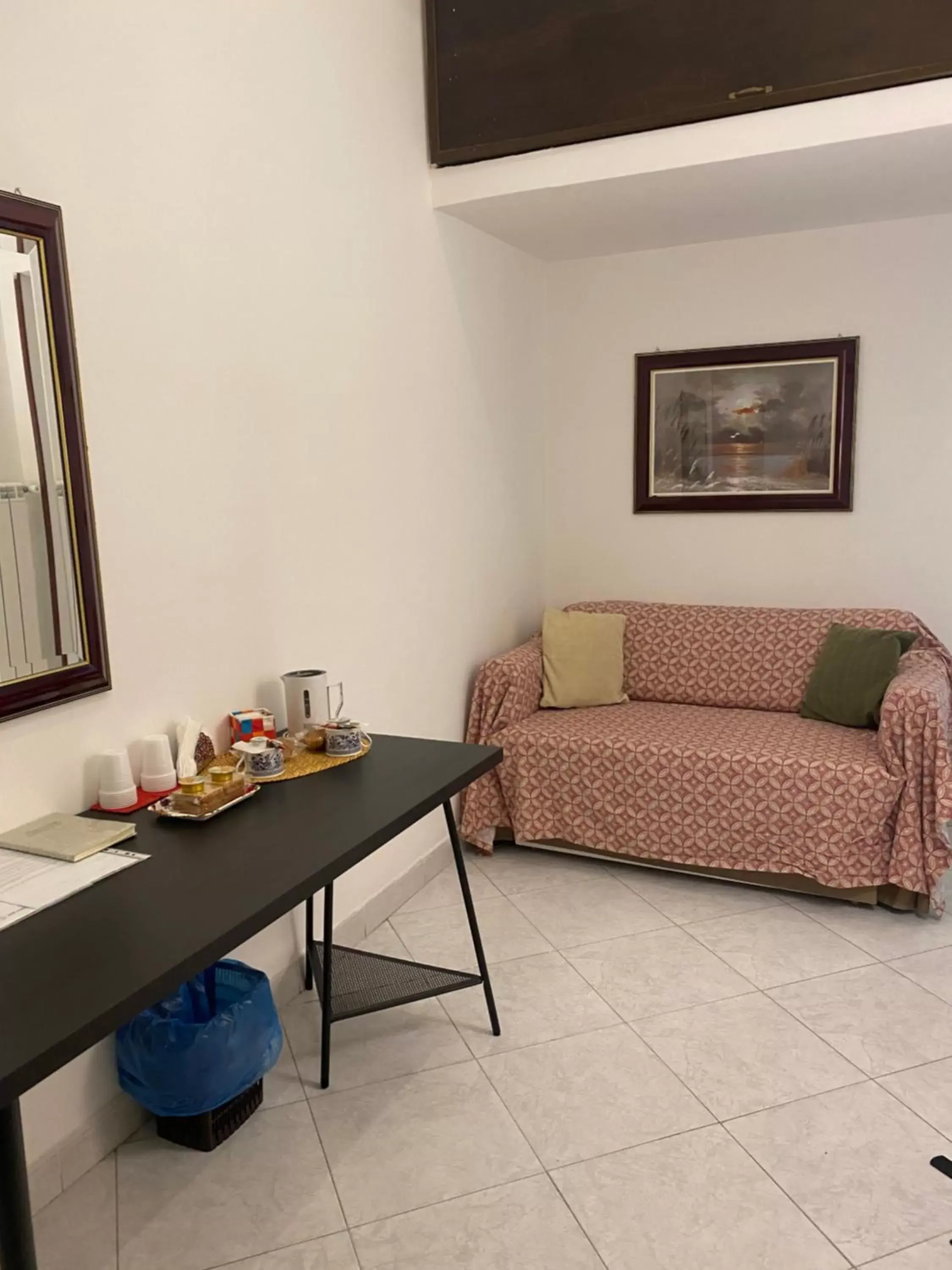 Coffee/tea facilities, Seating Area in Bed & Breakfast Plebiscito Home