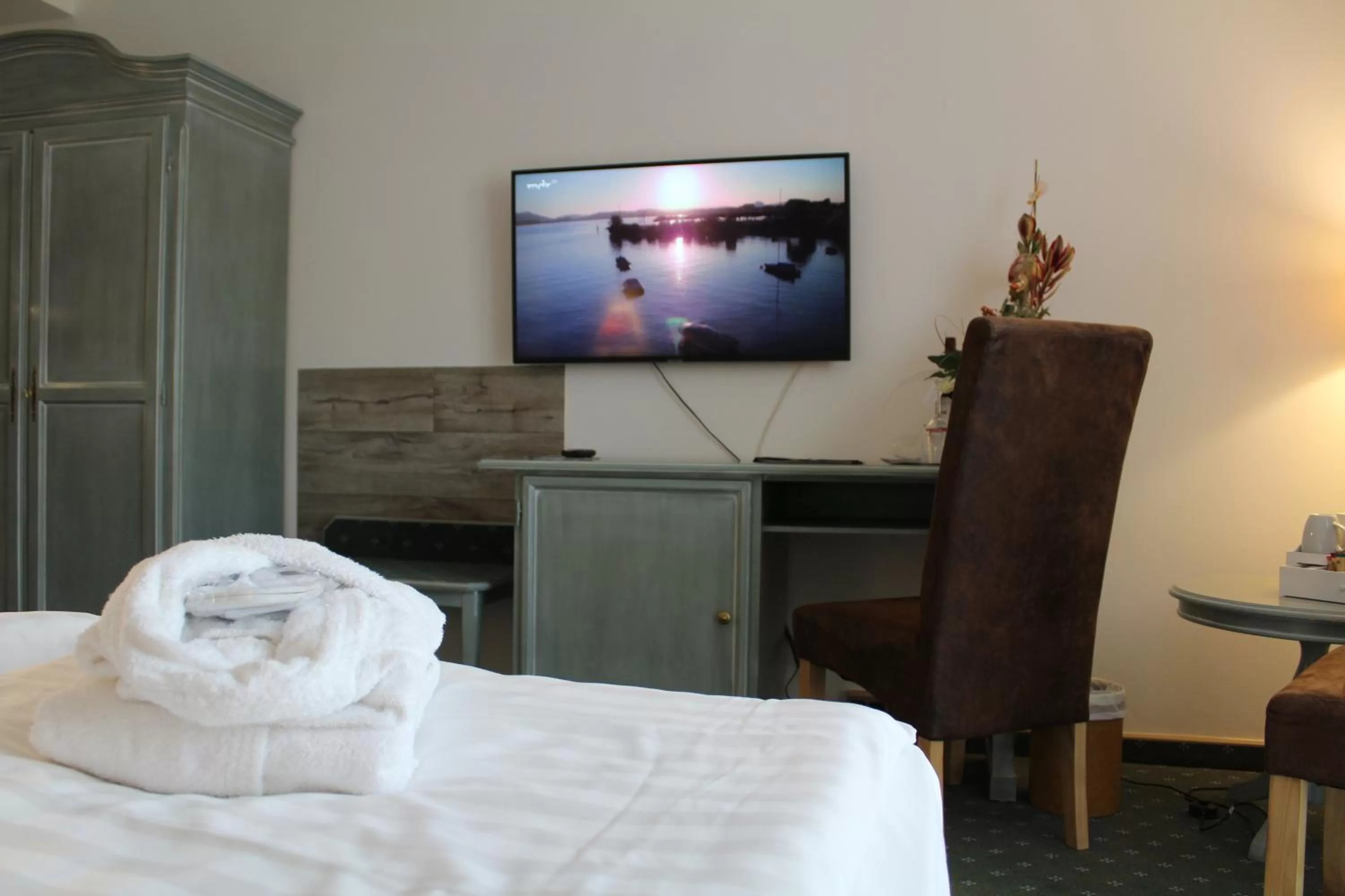 Living room, Bed in Hotel Residenz Bad Frankenhausen