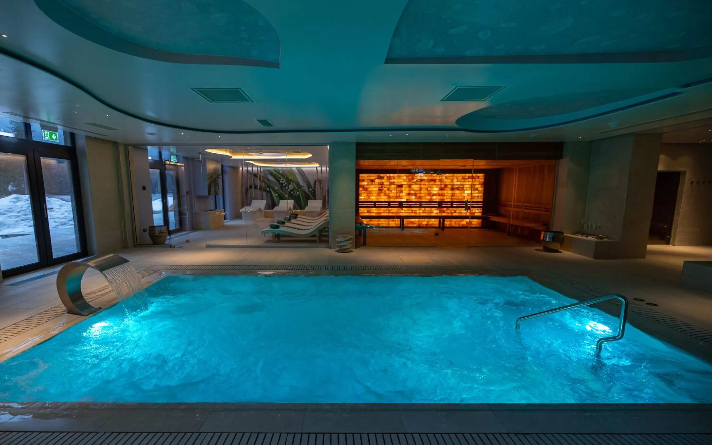 Swimming Pool in Hotel Belmont