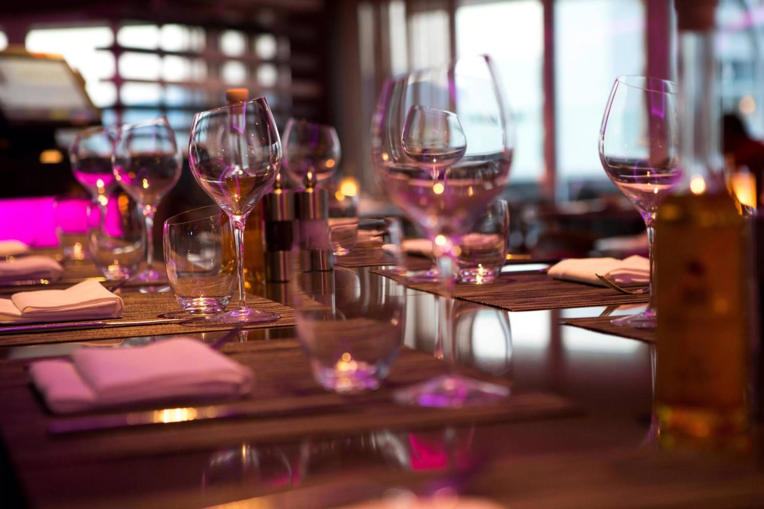 Lounge or bar in Renaissance Izmir Hotel