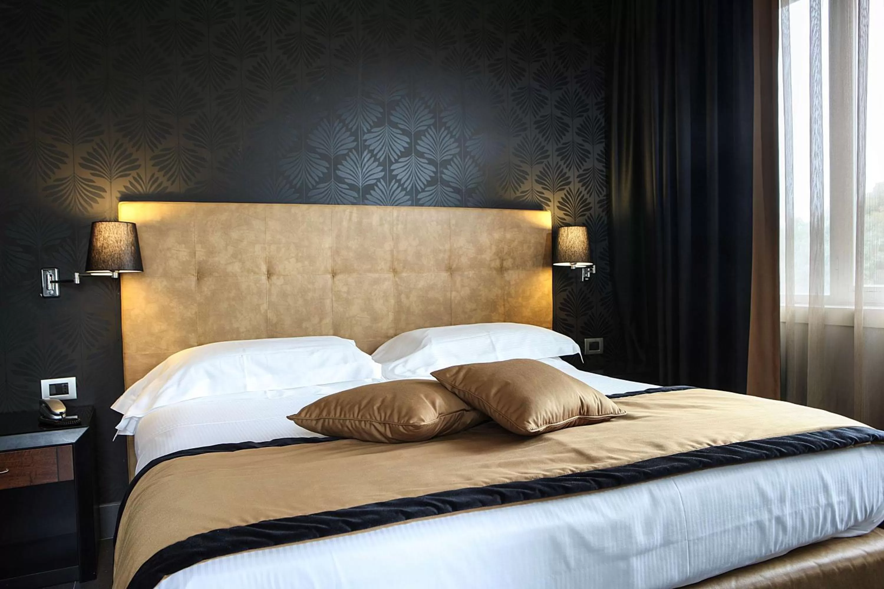 Photo of the whole room, Bed in Best Western JFK Hotel