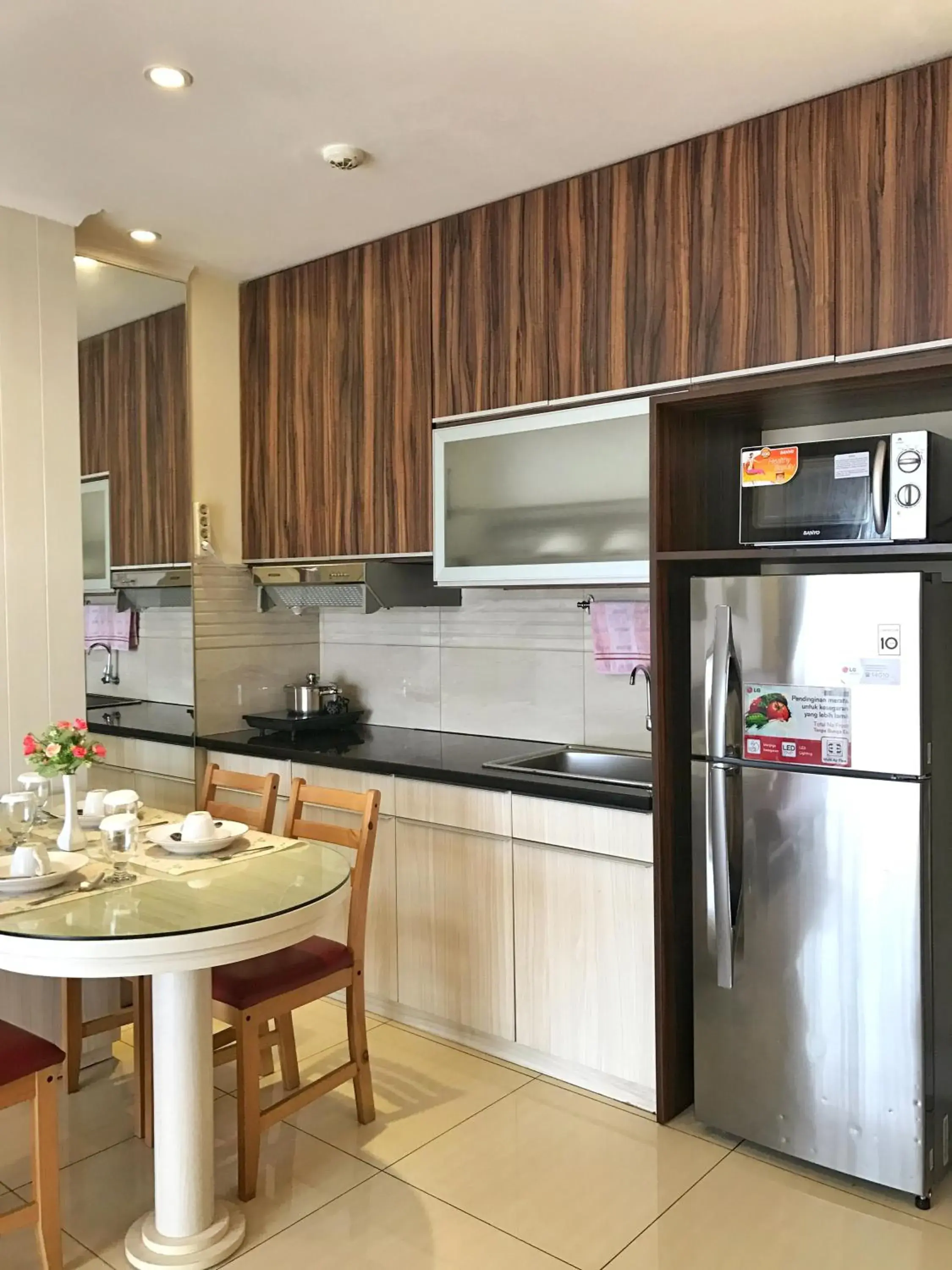 Kitchen or kitchenette, Kitchen/Kitchenette in Ravarine Suite Apartment