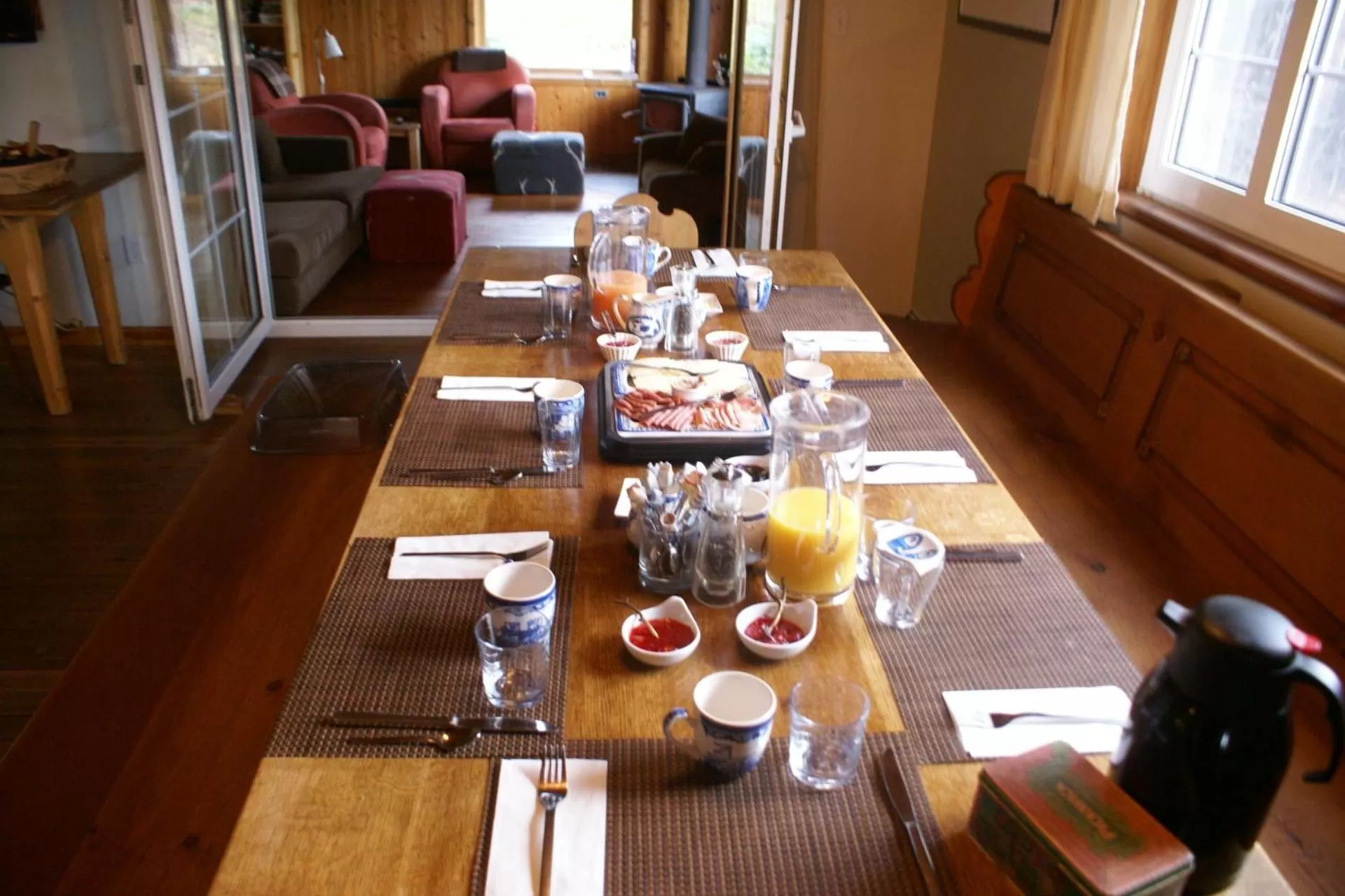 Restaurant/Places to Eat in Alpenglow Bed and Breakfast