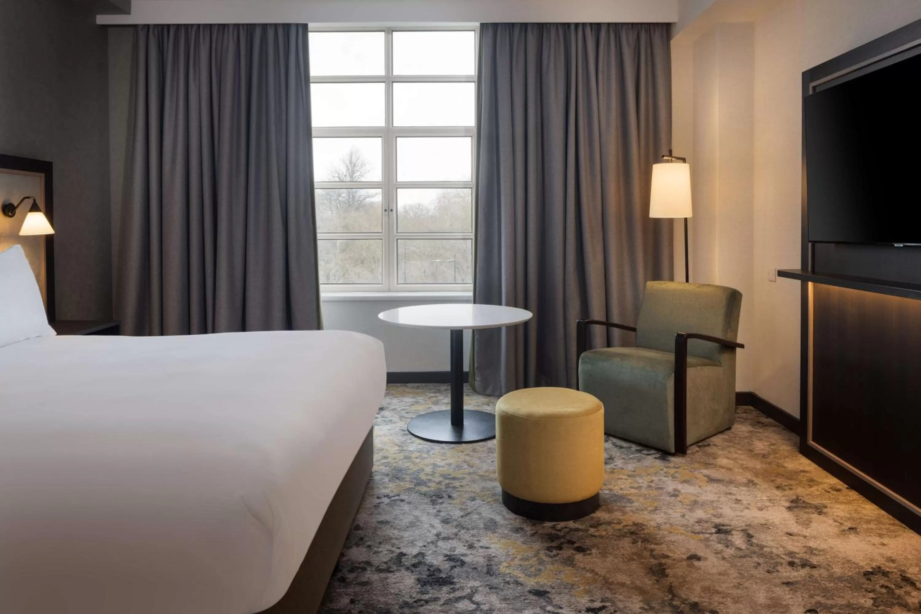 Living room, Bed in Hilton Cardiff