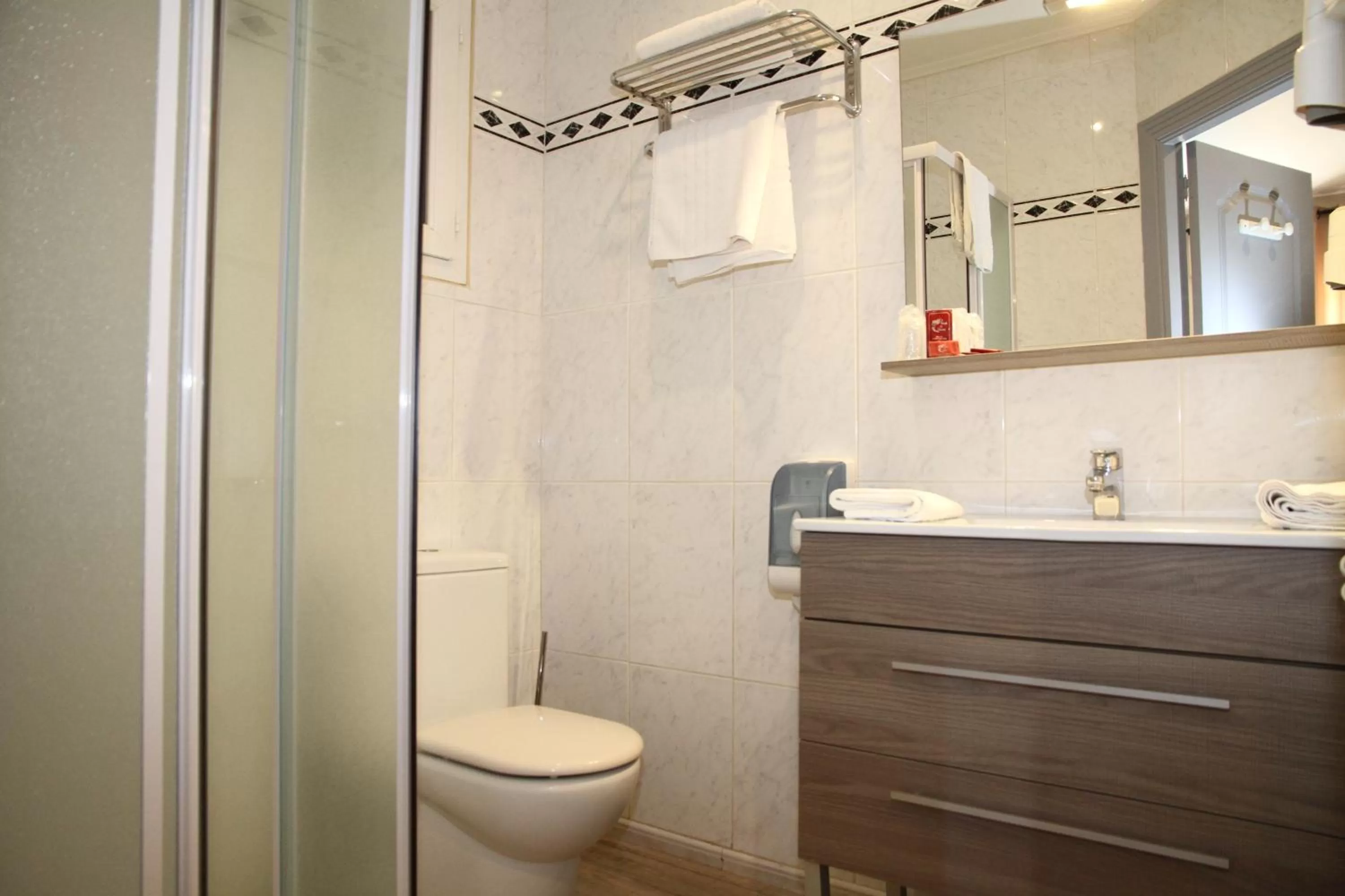 Bathroom in Hotel Saint Germain