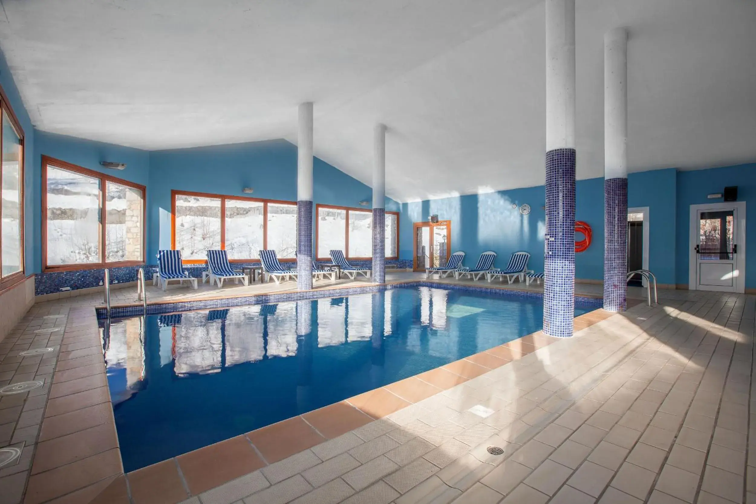 Winter, Swimming Pool in Hotel Segle XX