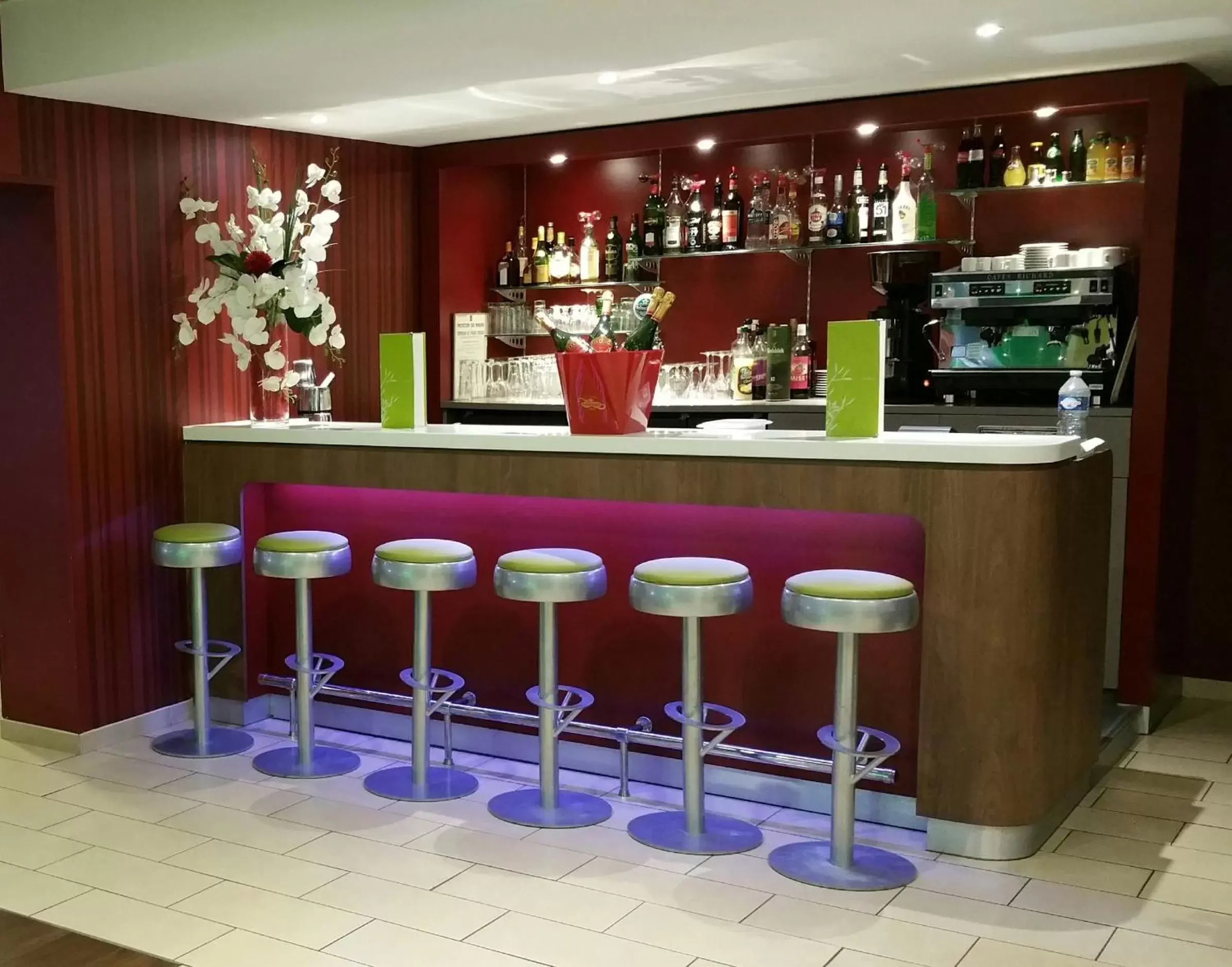 Lounge or bar, Lounge/Bar in Campanile Reims Centre - Cathedrale