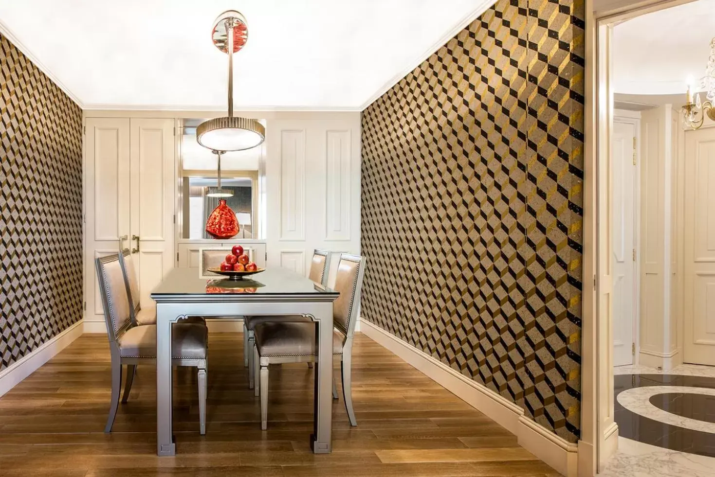 Dining Area in Alvear Icon Hotel