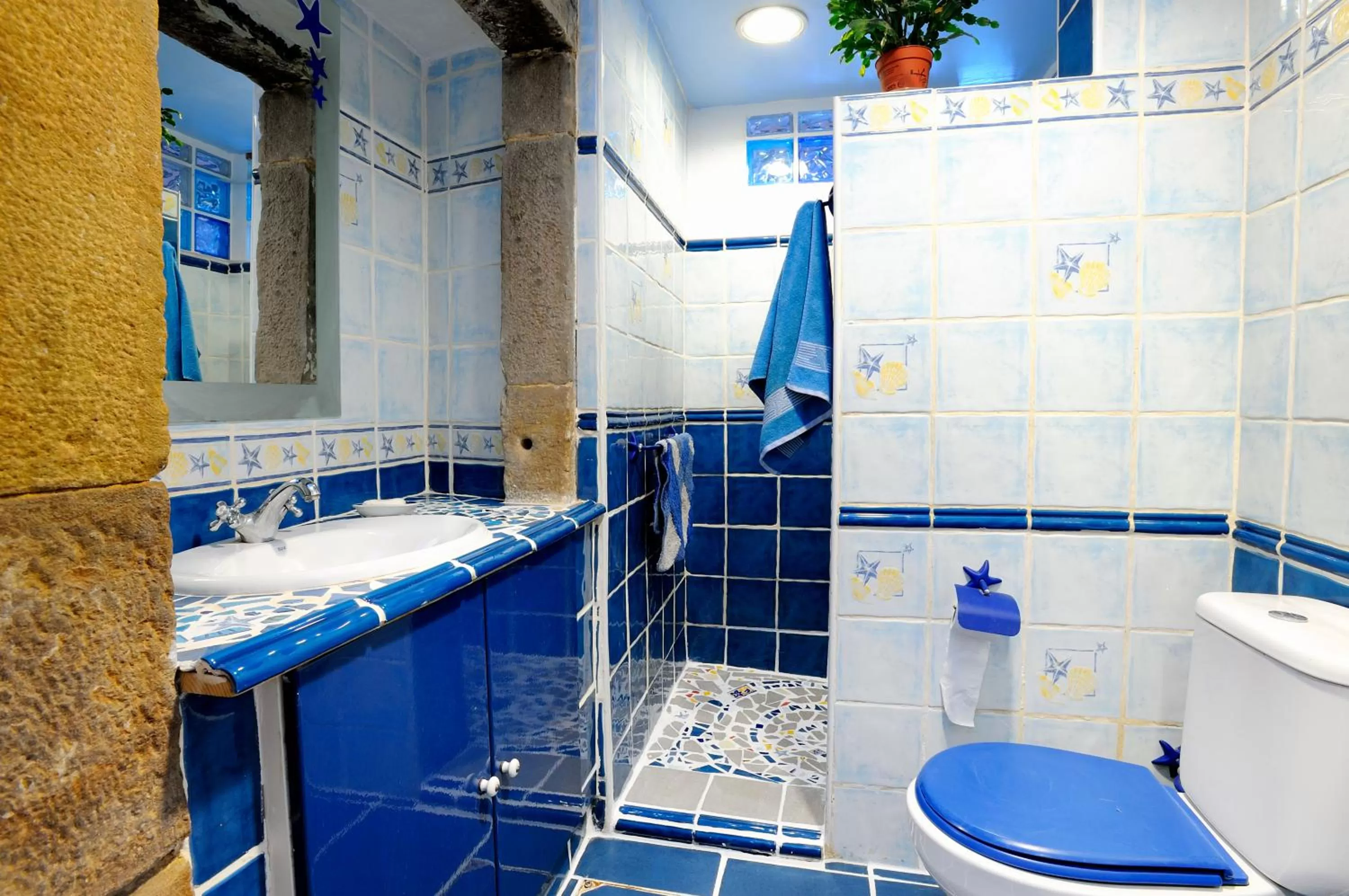 Toilet in Eguzki B&B