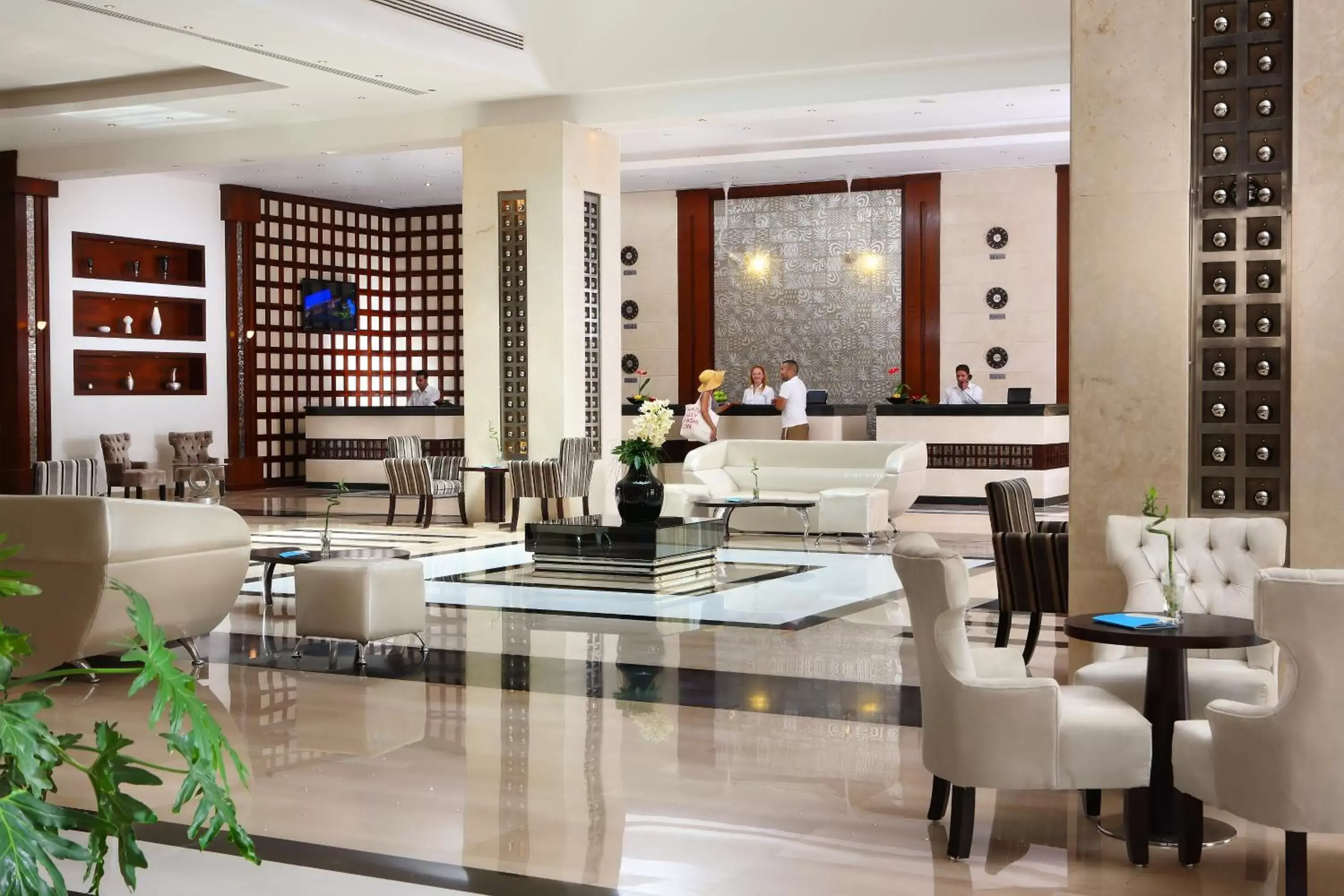 Lobby or reception, Restaurant/Places to Eat in Sunrise Crystal Bay Resort -Grand Select