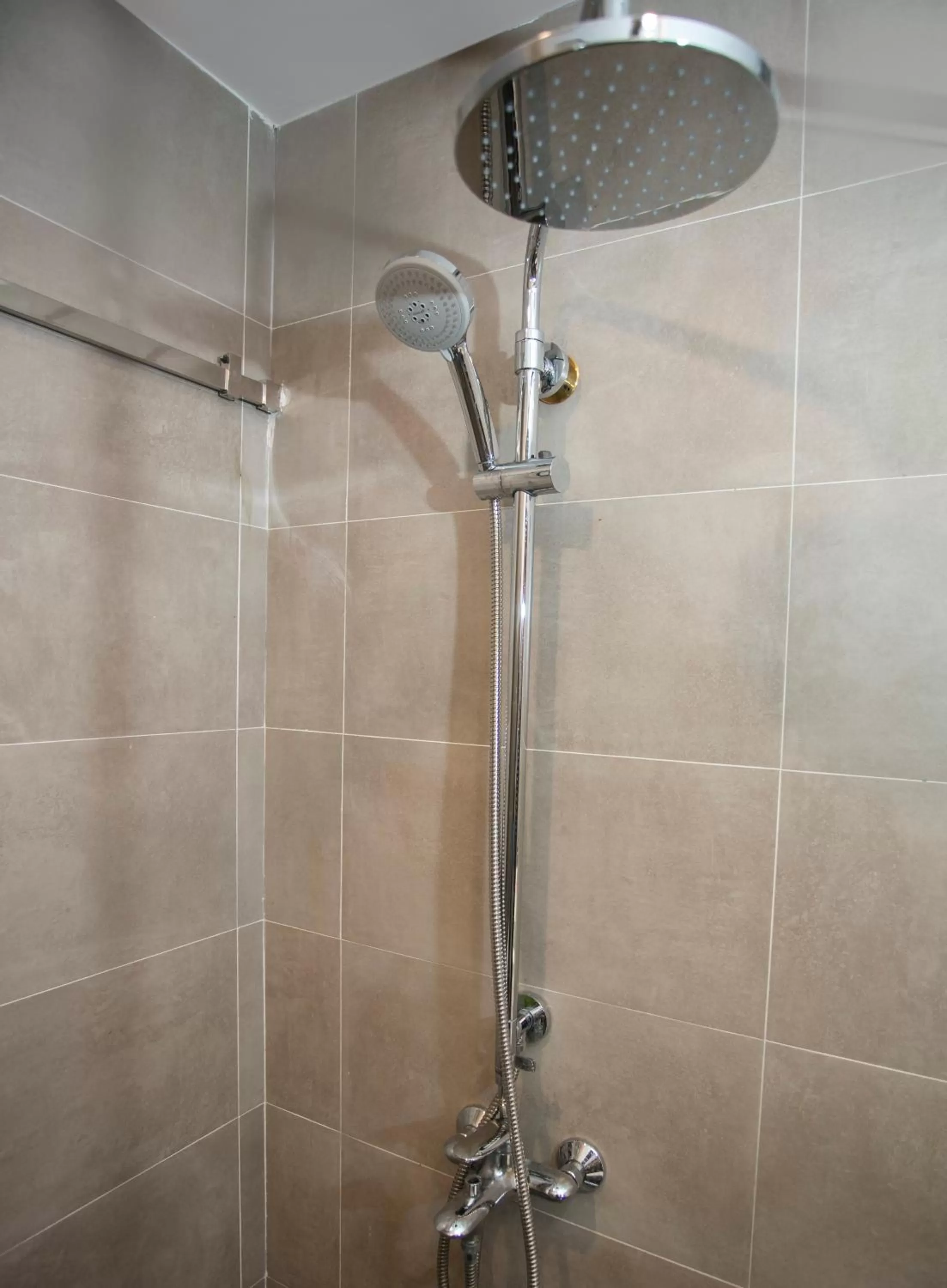 Shower in Au Coeur d'Hanoi Apartment