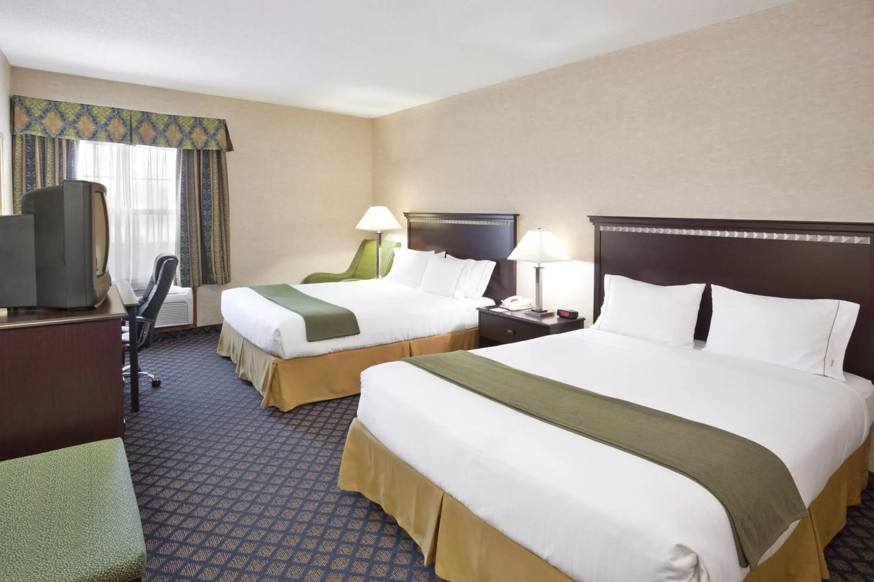 Photo of the whole room, Bed in Holiday Inn Express Hotel & Suites Delaware-Columbus Area, an IHG Hotel