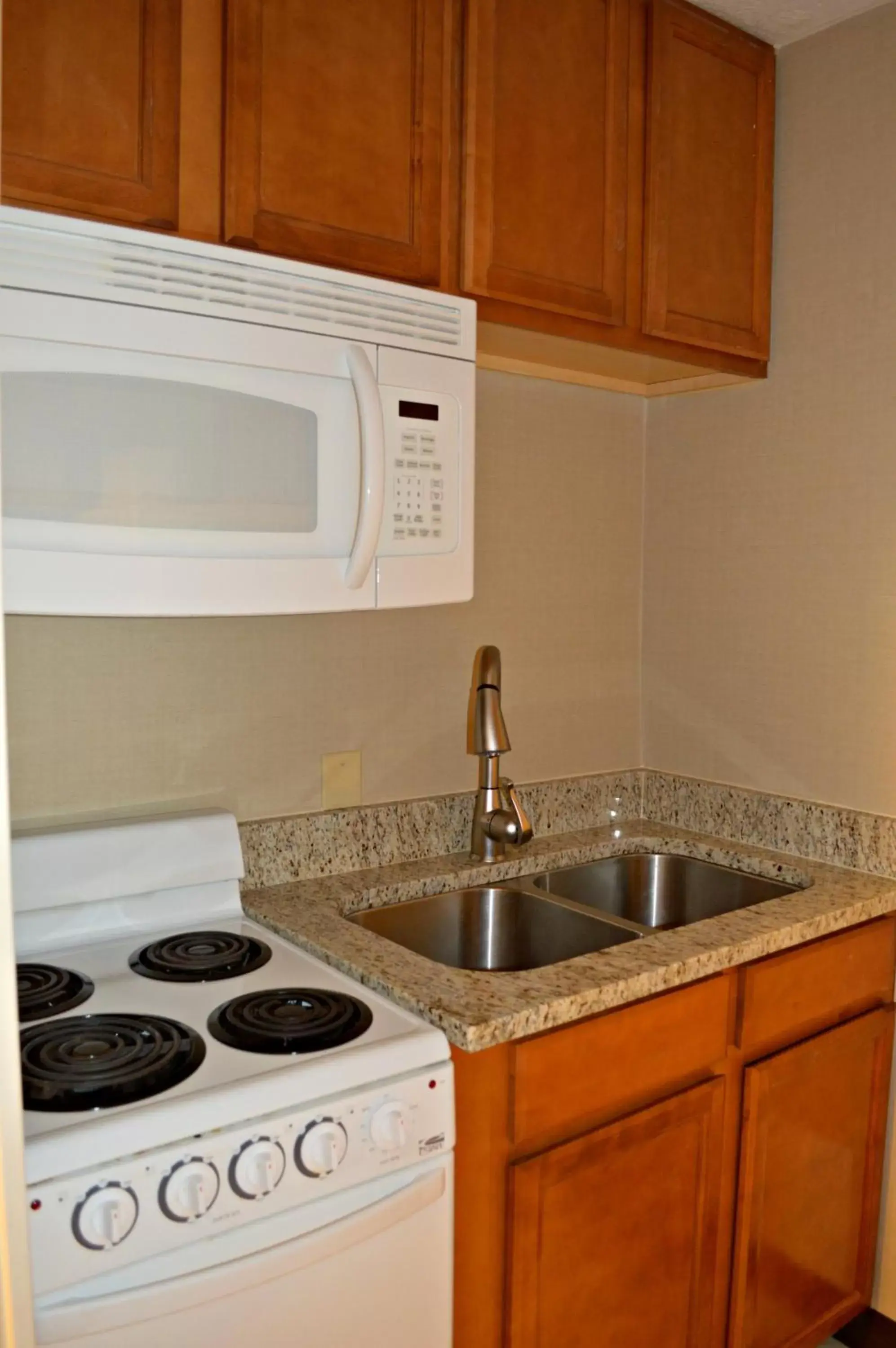 Kitchen or kitchenette, Kitchen/Kitchenette in Wyndham Garden Hotel Cross Lanes Charleston