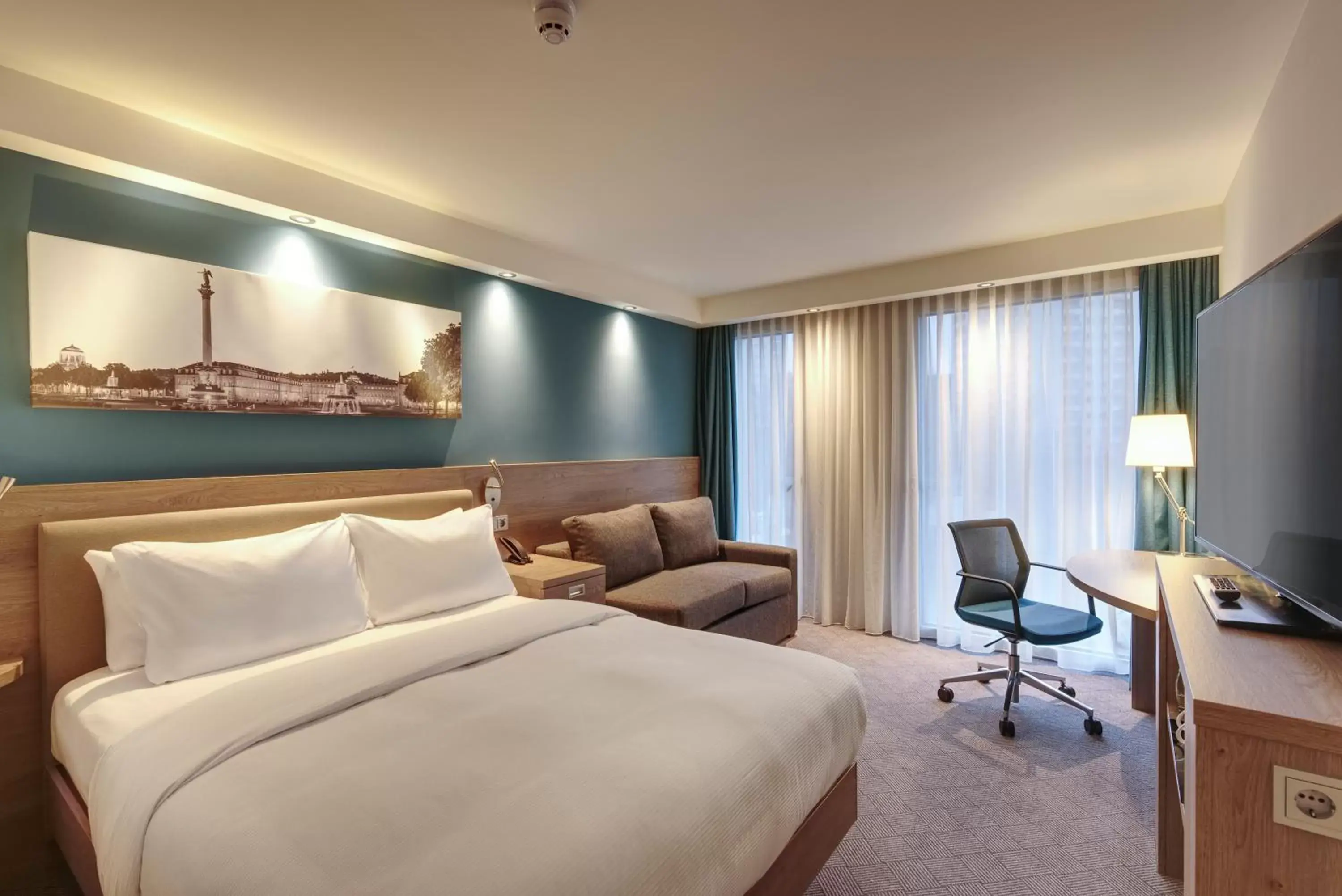 Bed in Hampton by Hilton Stuttgart City Centre
