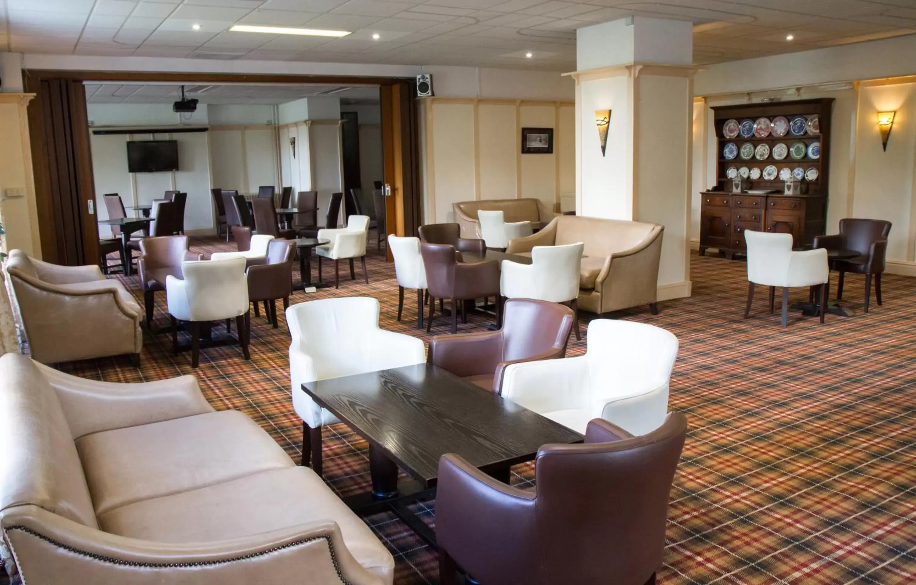 Lounge or bar, Restaurant/Places to Eat in Royal Victoria Hotel Snowdonia