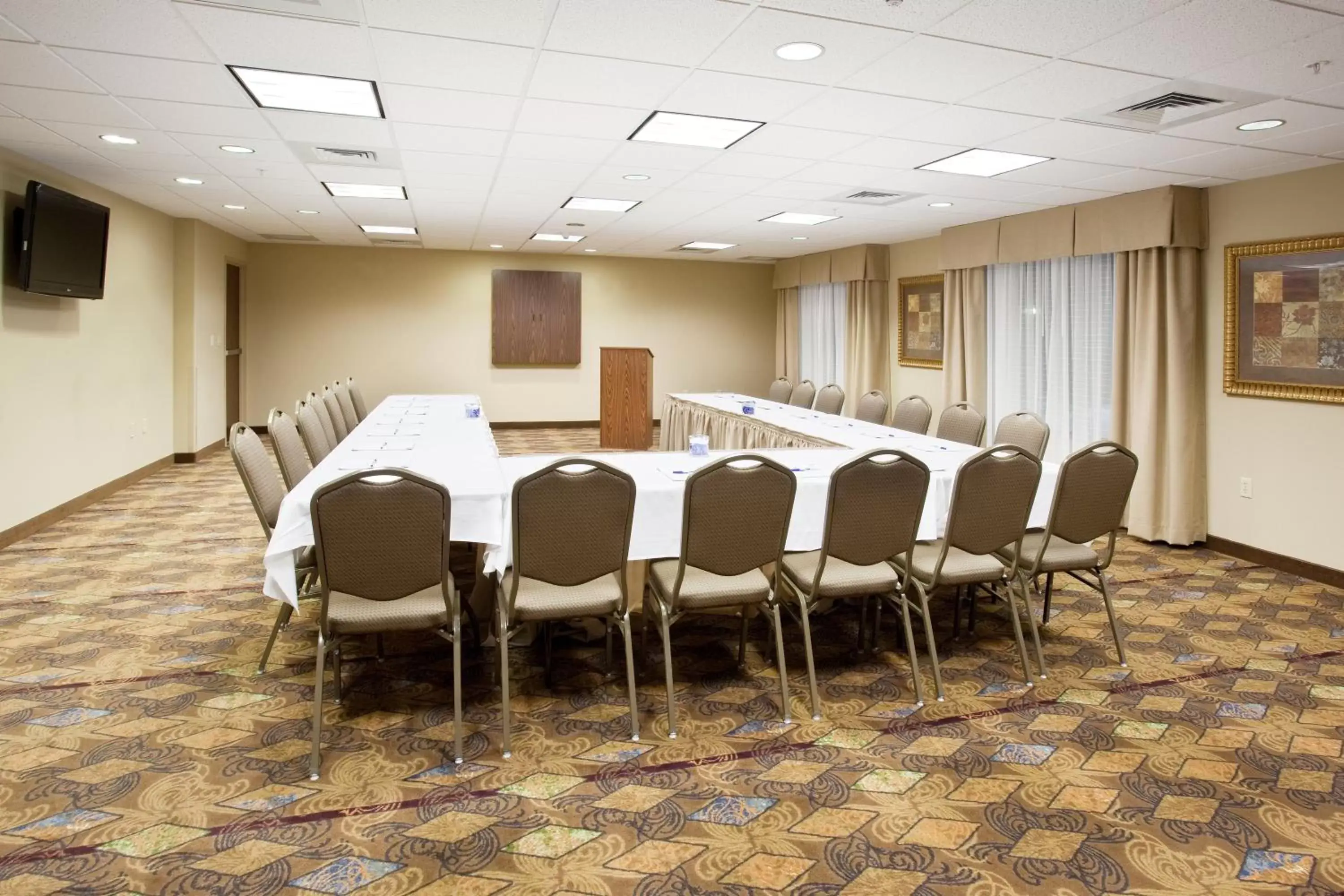 Meeting/conference room in Holiday Inn Express Hotel & Suites Lander, an IHG Hotel