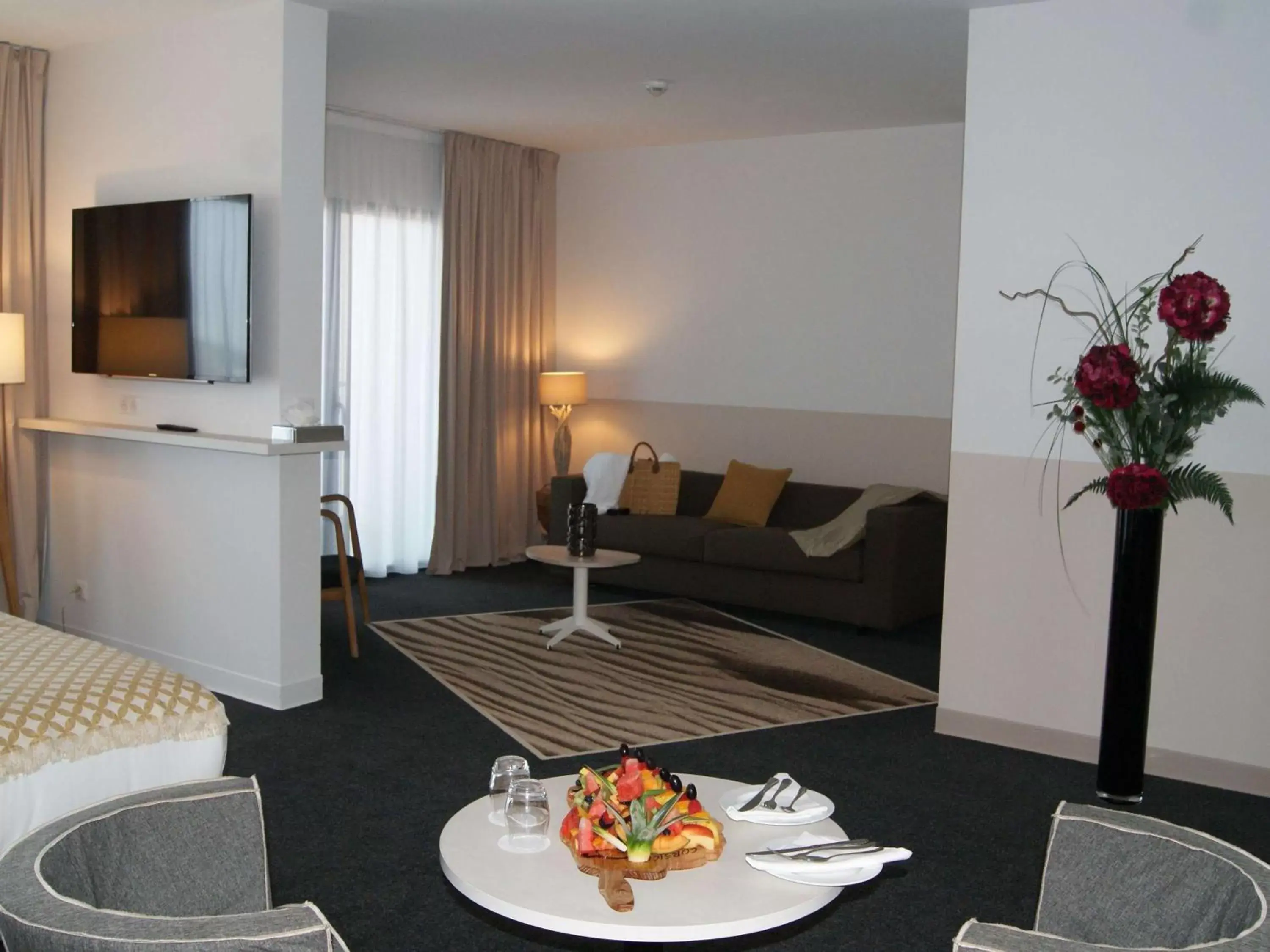 Bedroom, TV/Entertainment Center in Mercure Hotel & Spa Bastia Biguglia
