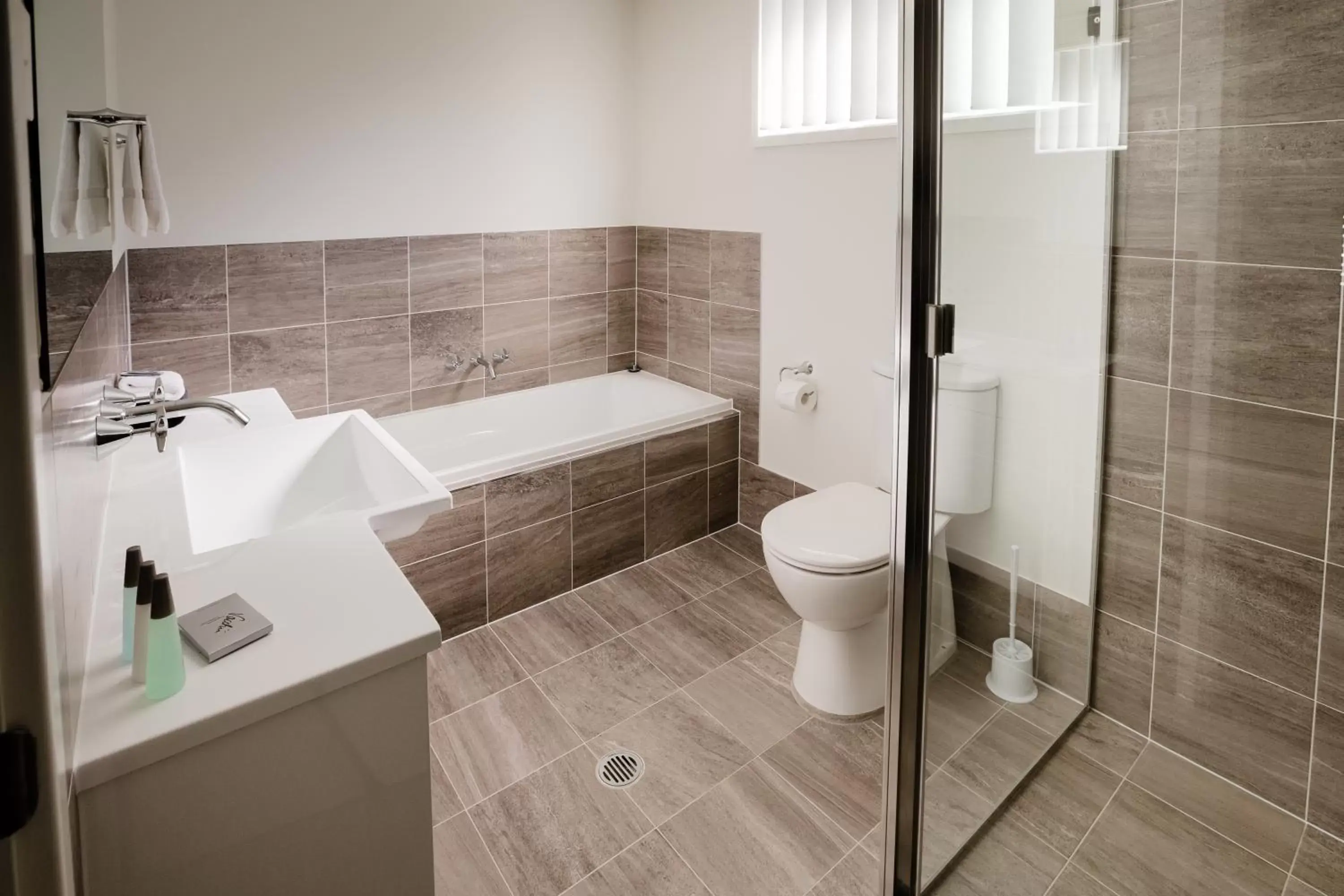 Shower, Bathroom in Wallsend Executive Apartments