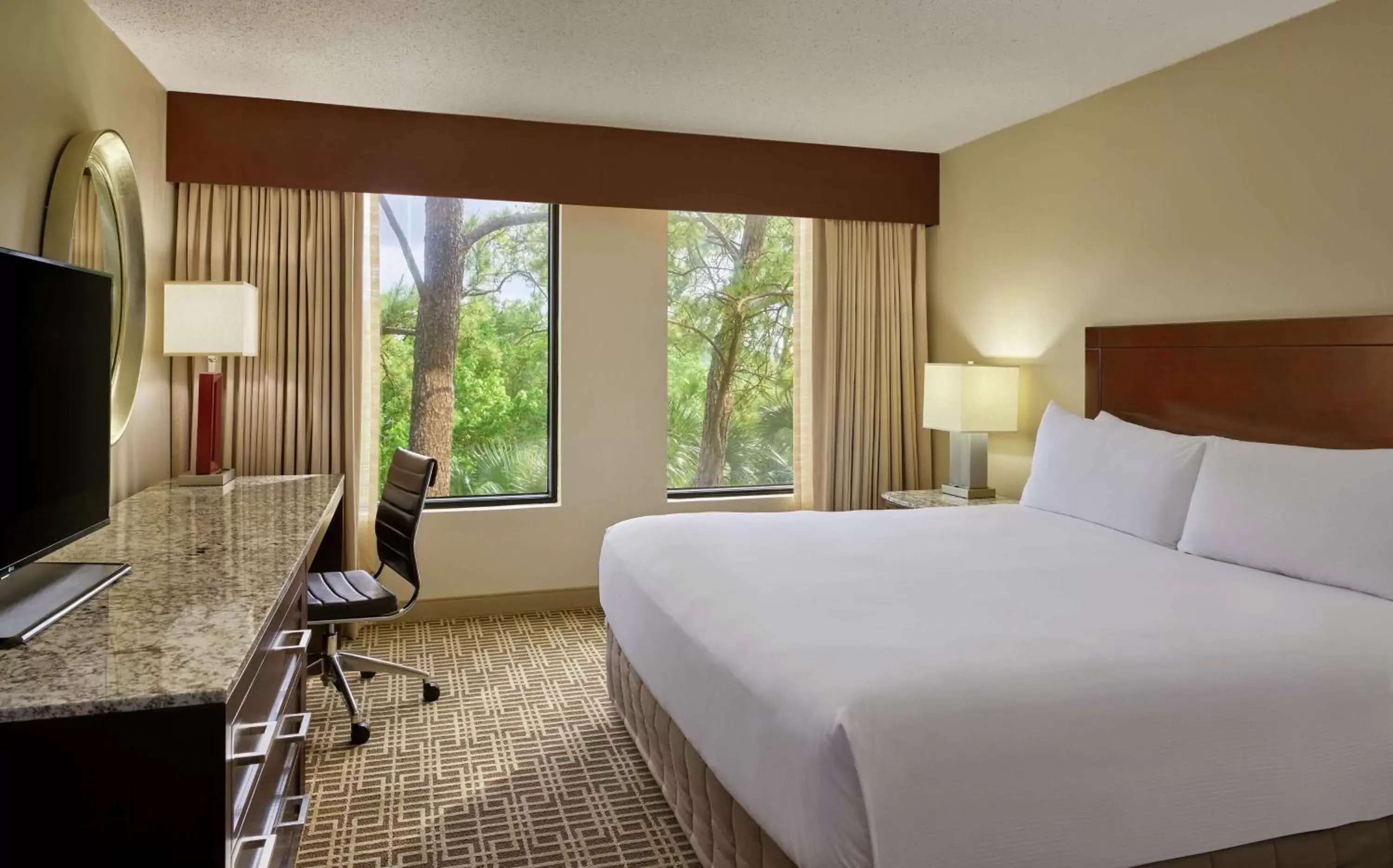 Bedroom, Bed in DoubleTree by Hilton Houston Intercontinental Airport