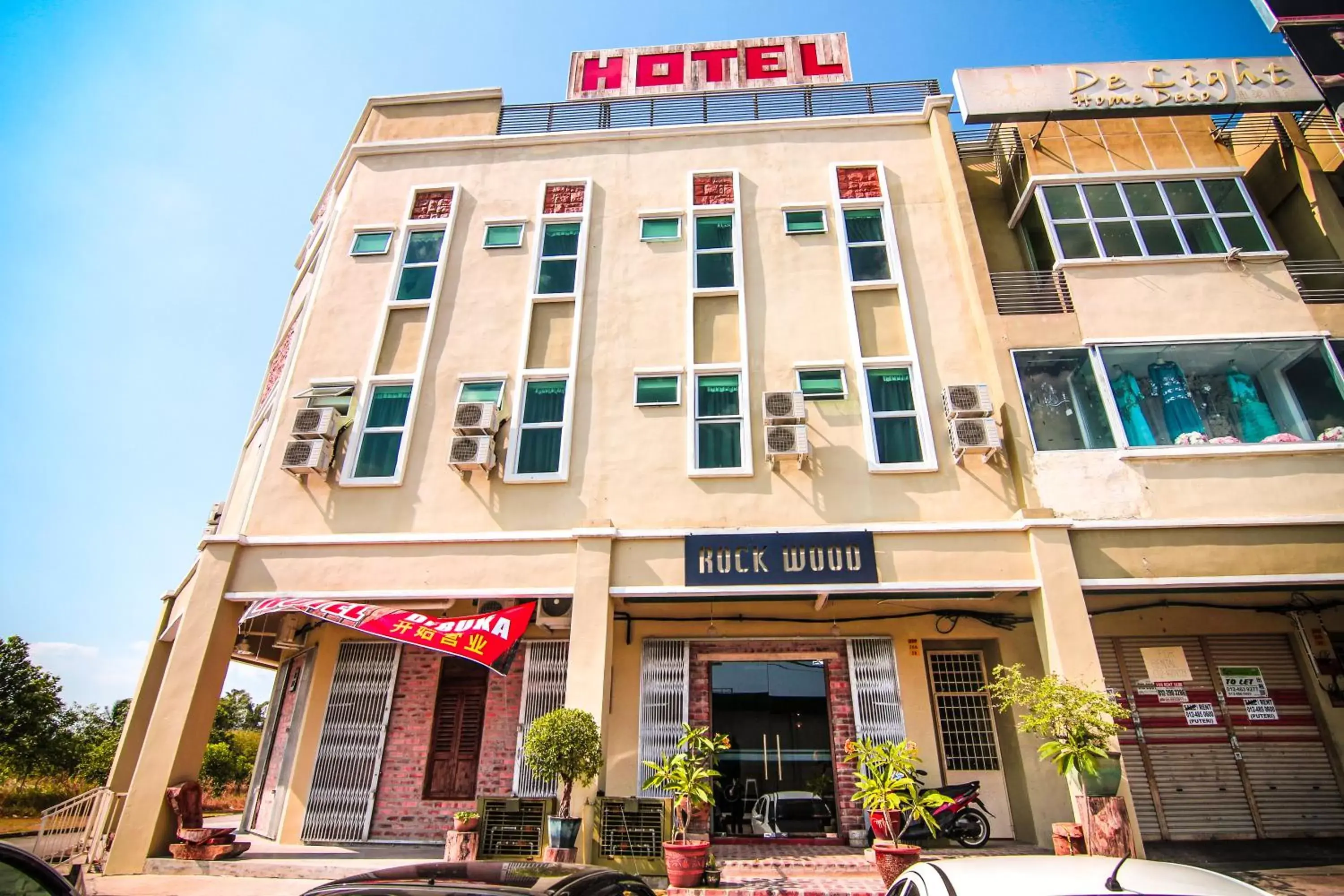 Facade/entrance, Property Building in Rock Wood Hotel