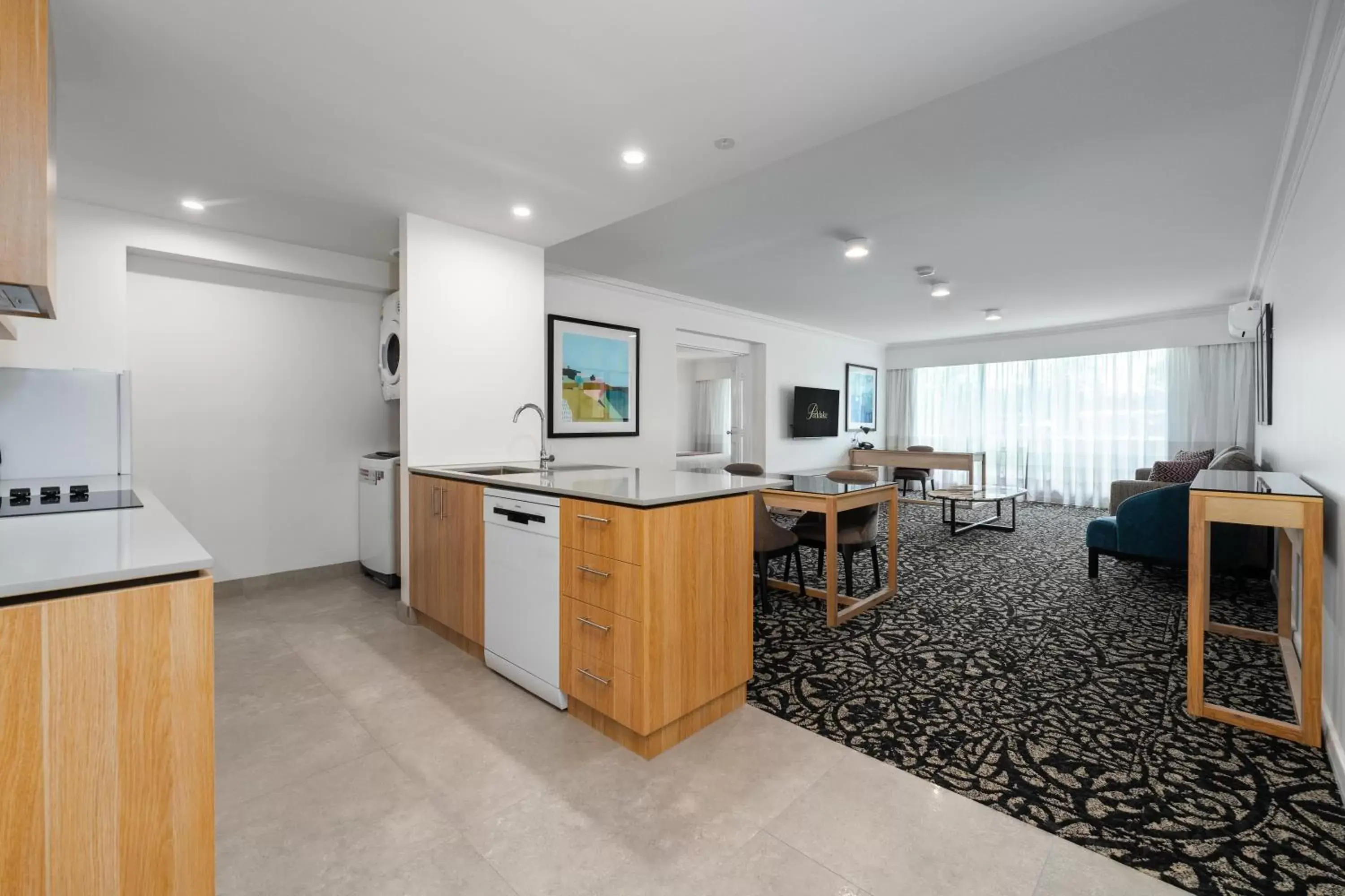 Kitchen or kitchenette, Kitchen/Kitchenette in Quality Hotel Parklake Shepparton