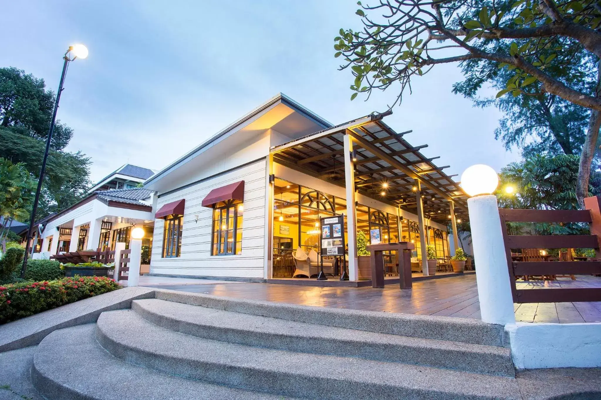 Restaurant/places to eat, Property Building in Novotel Rayong Rim Pae Resort