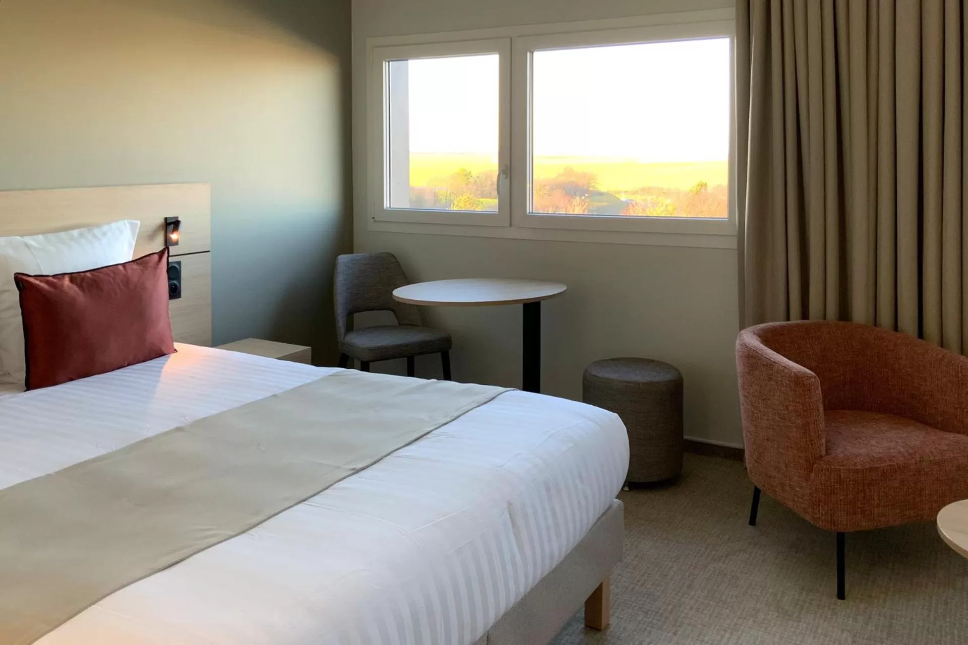 Bed in Hôtel Akena Troyes - La Chapelle St-Luc