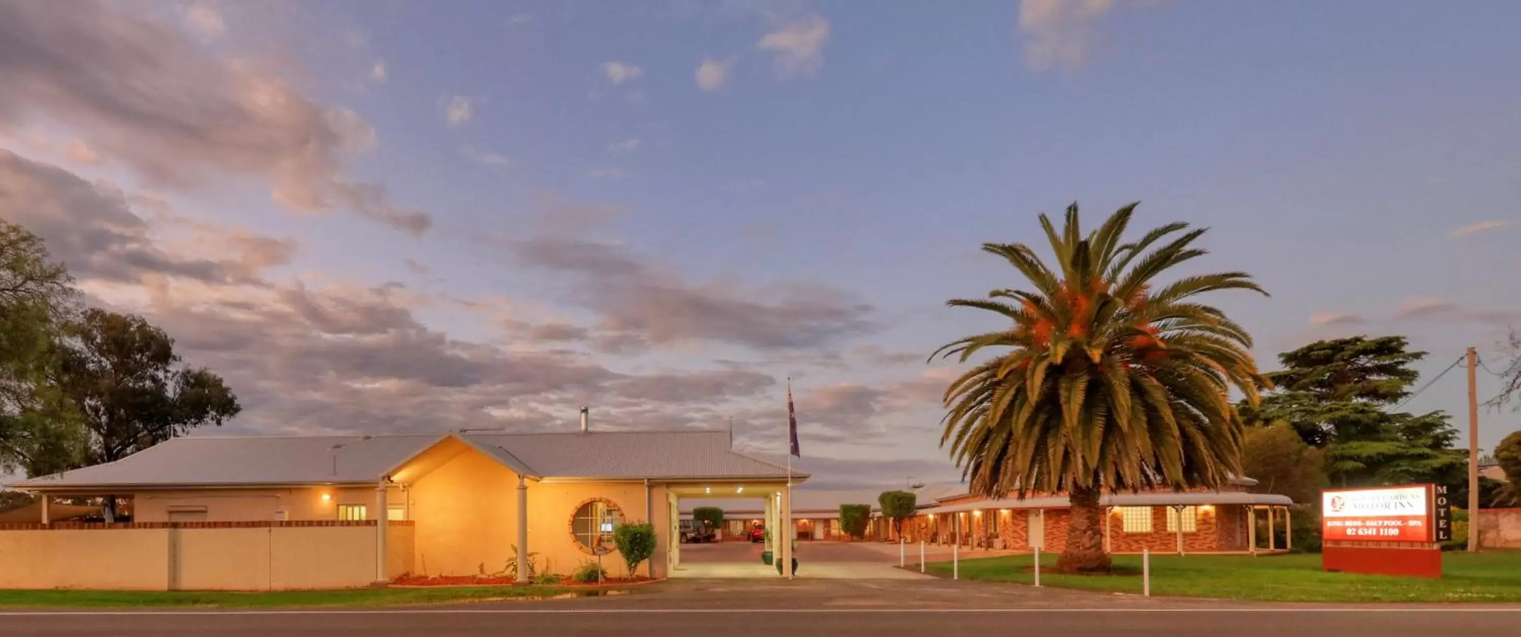 Facade/entrance, Property Building in Country Gardens Motor Inn