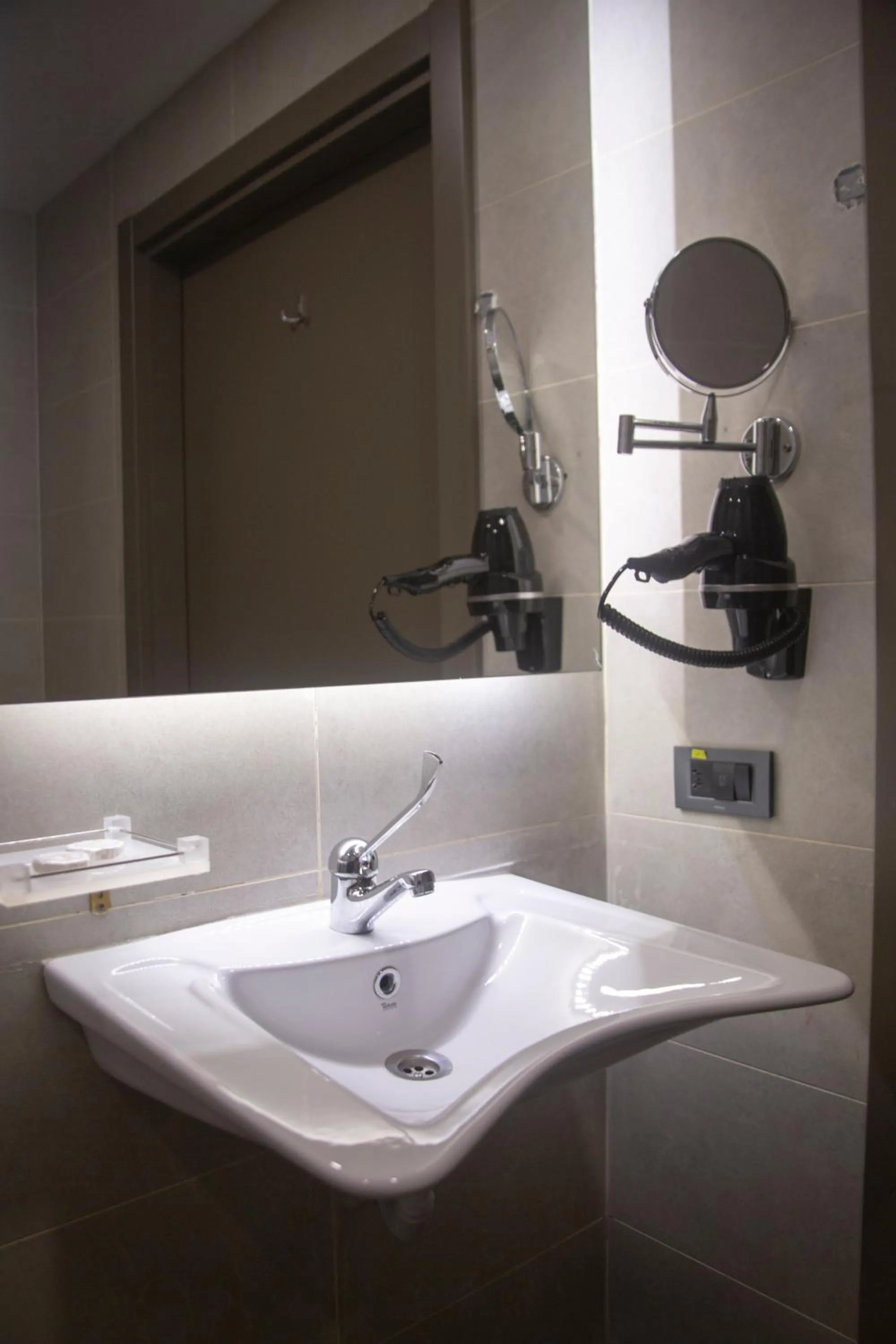 Bathroom in La Quinta by Wyndham Istanbul Gunesli