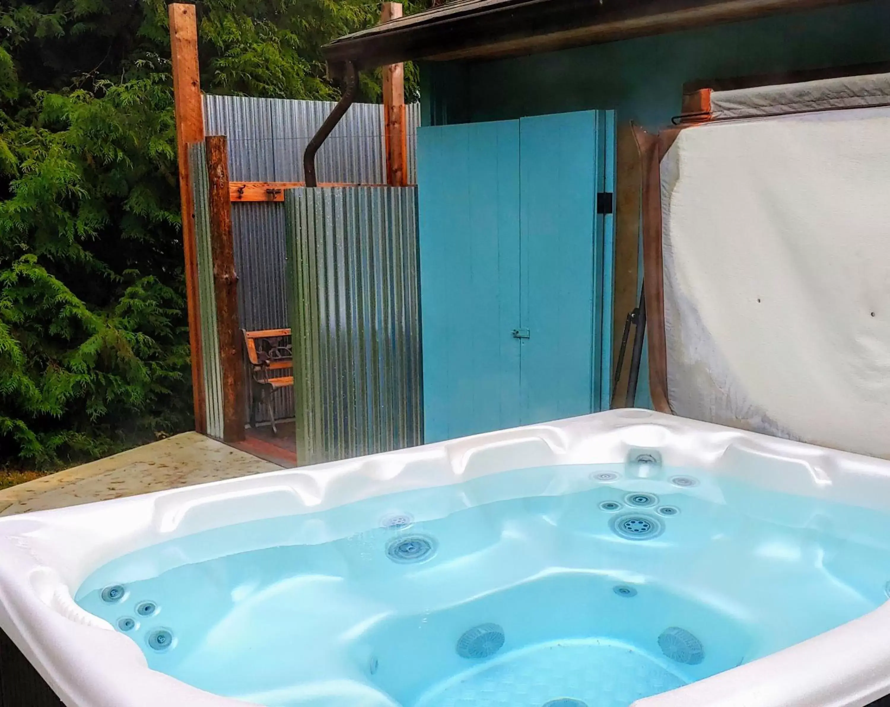 Hot Tub in Secret Beach B&B Suites