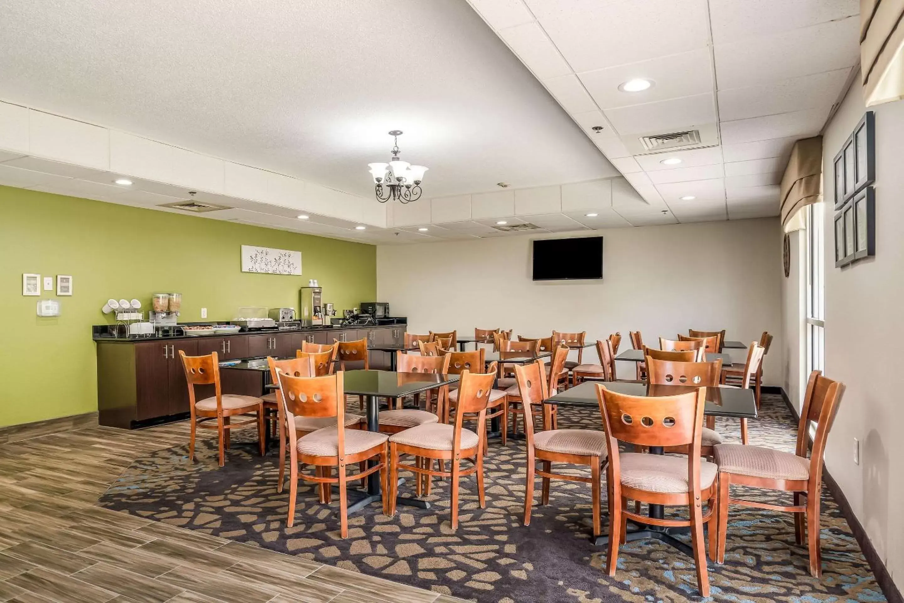 Restaurant/Places to Eat in Sleep Inn & Suites Jacksonville near Camp Lejeune