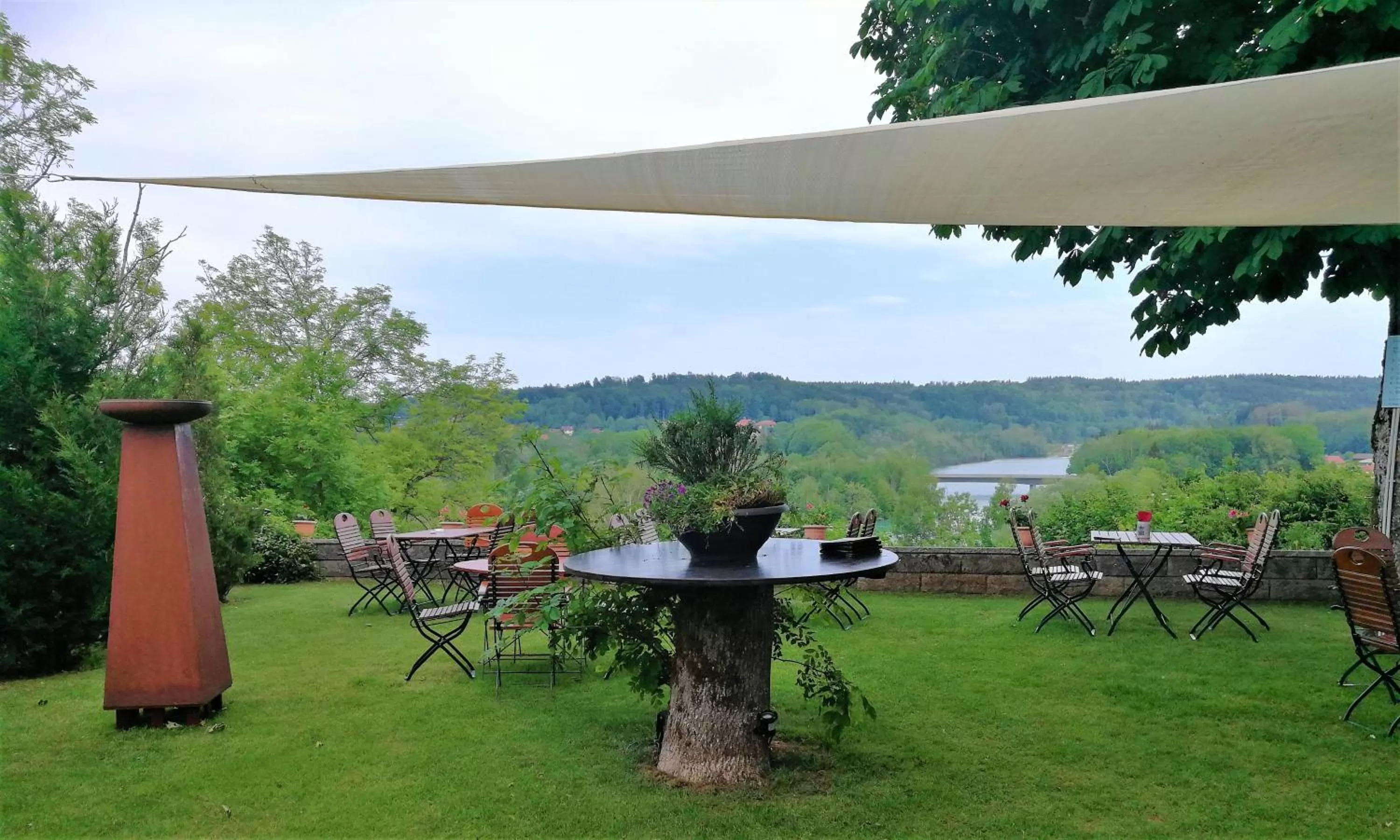 Restaurant/places to eat in Landhotel Römerkessel