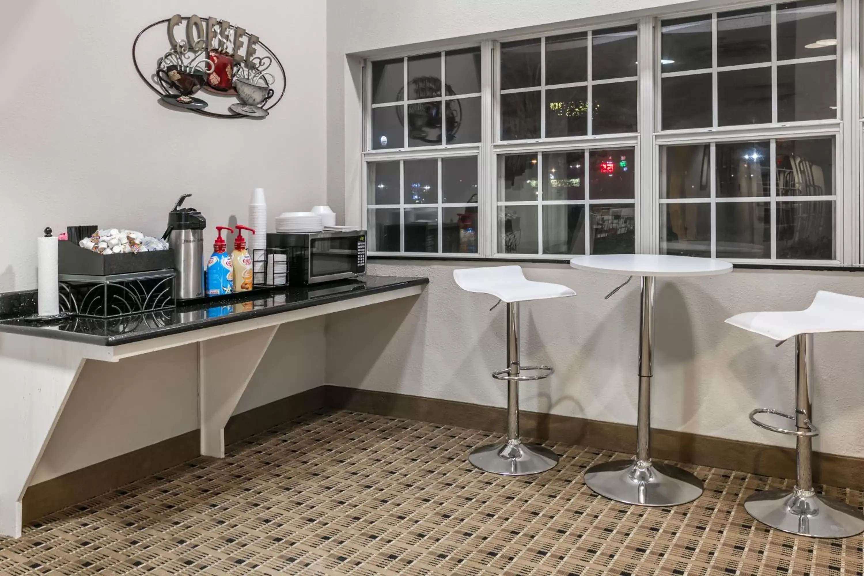 Coffee/tea facilities, Kitchen/Kitchenette in Microtel Inn and Suites Lafayette