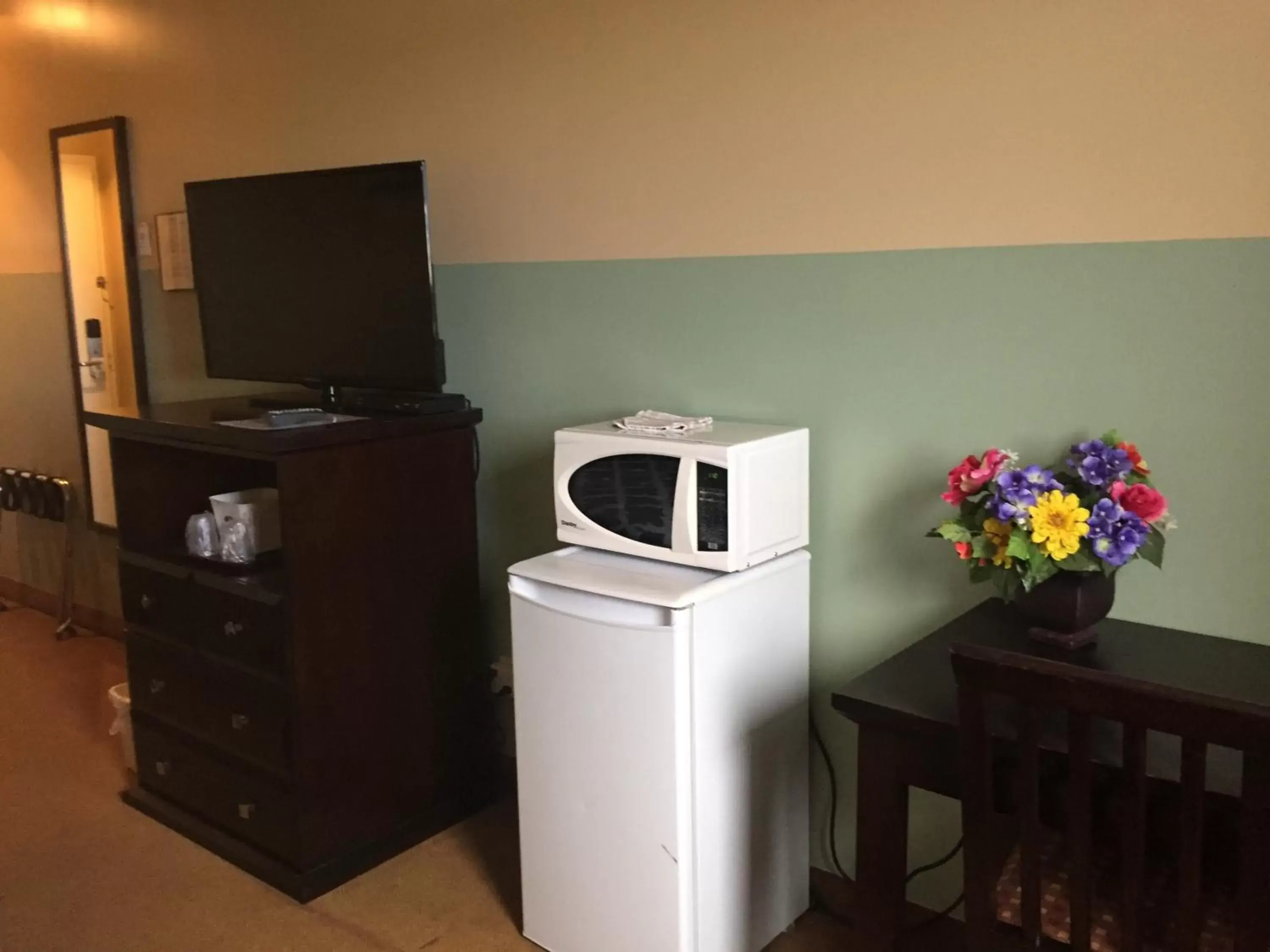 Area and facilities, TV/Entertainment Center in Travel Inn & Suites