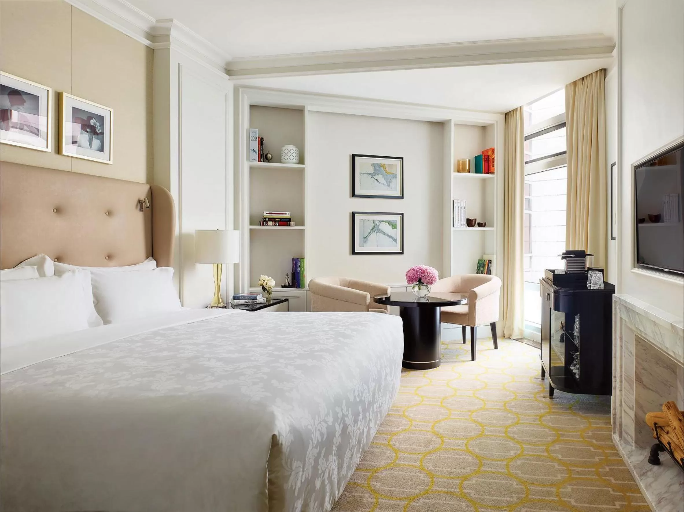 Bedroom, Bed in The Langham Hong Kong