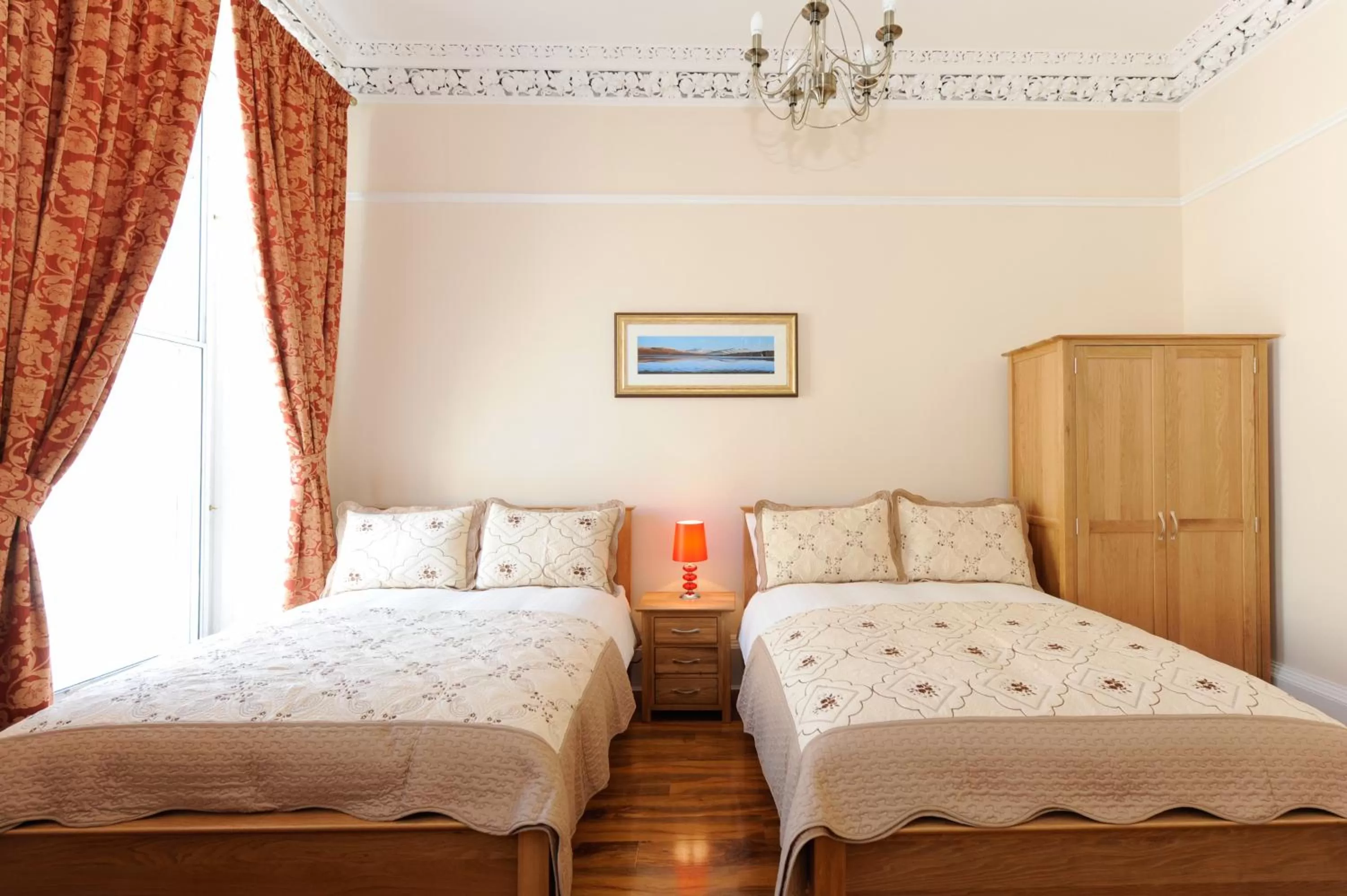 Bedroom, Bed in Edinburgh City Suites