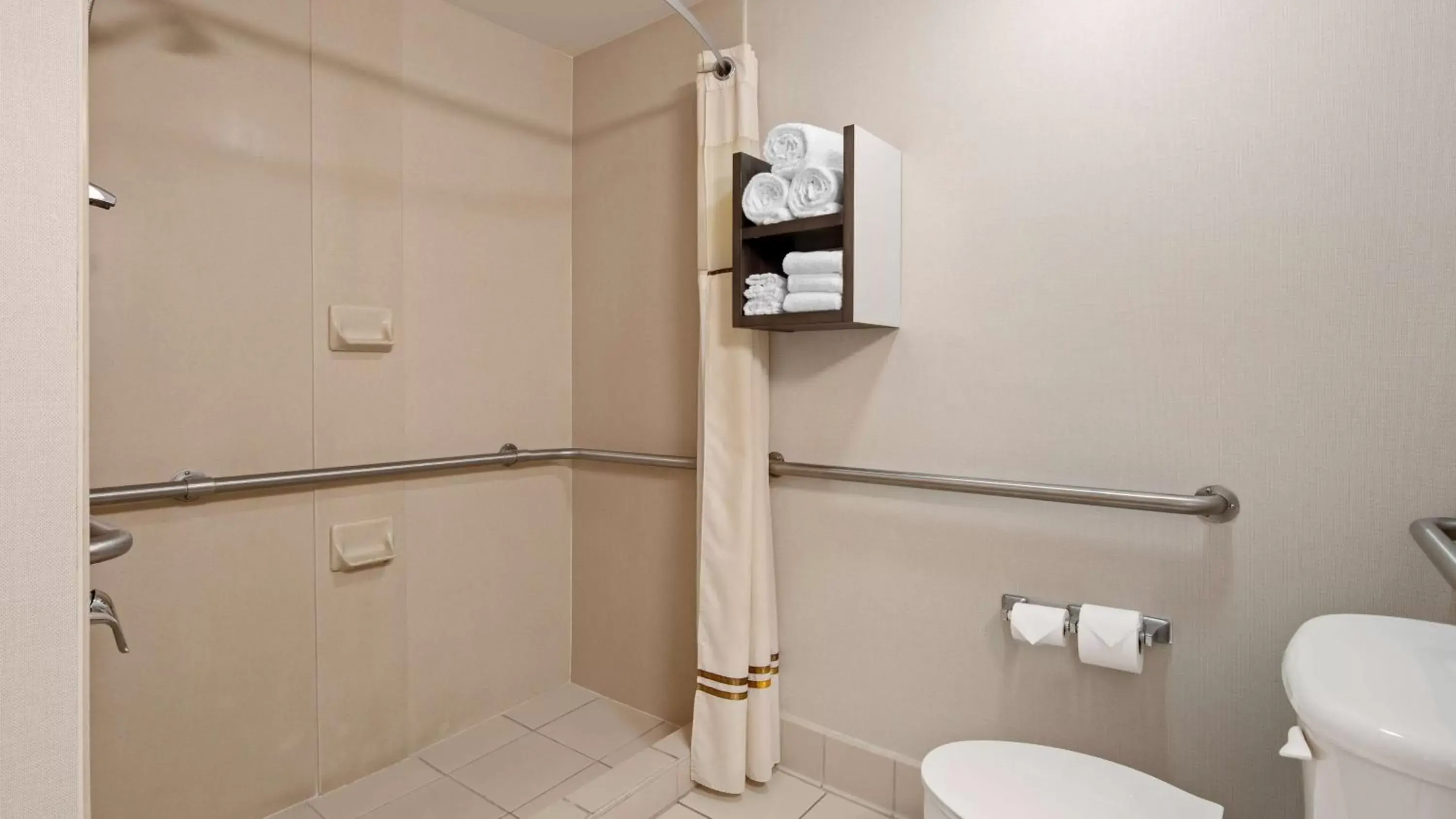 Bathroom in Best Western Plus Kendall Hotel & Suites