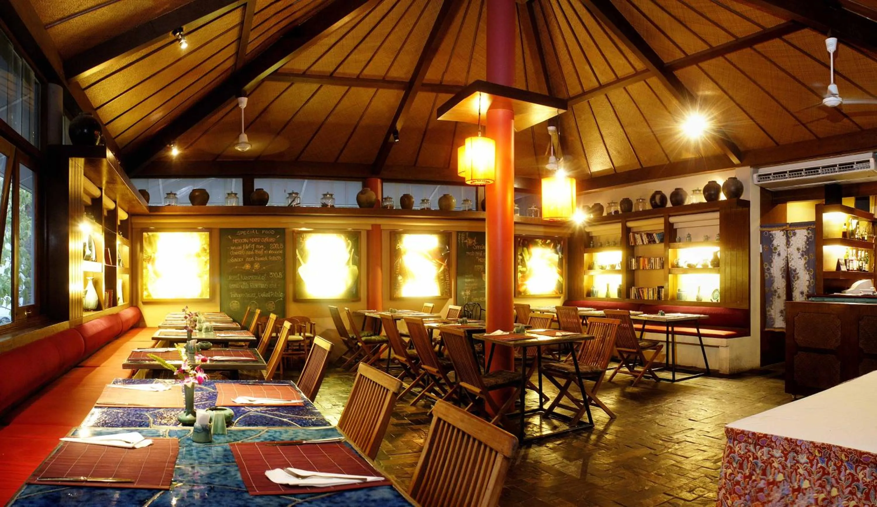 Restaurant/places to eat in Karona Resort & Spa - SHA Extra Plus