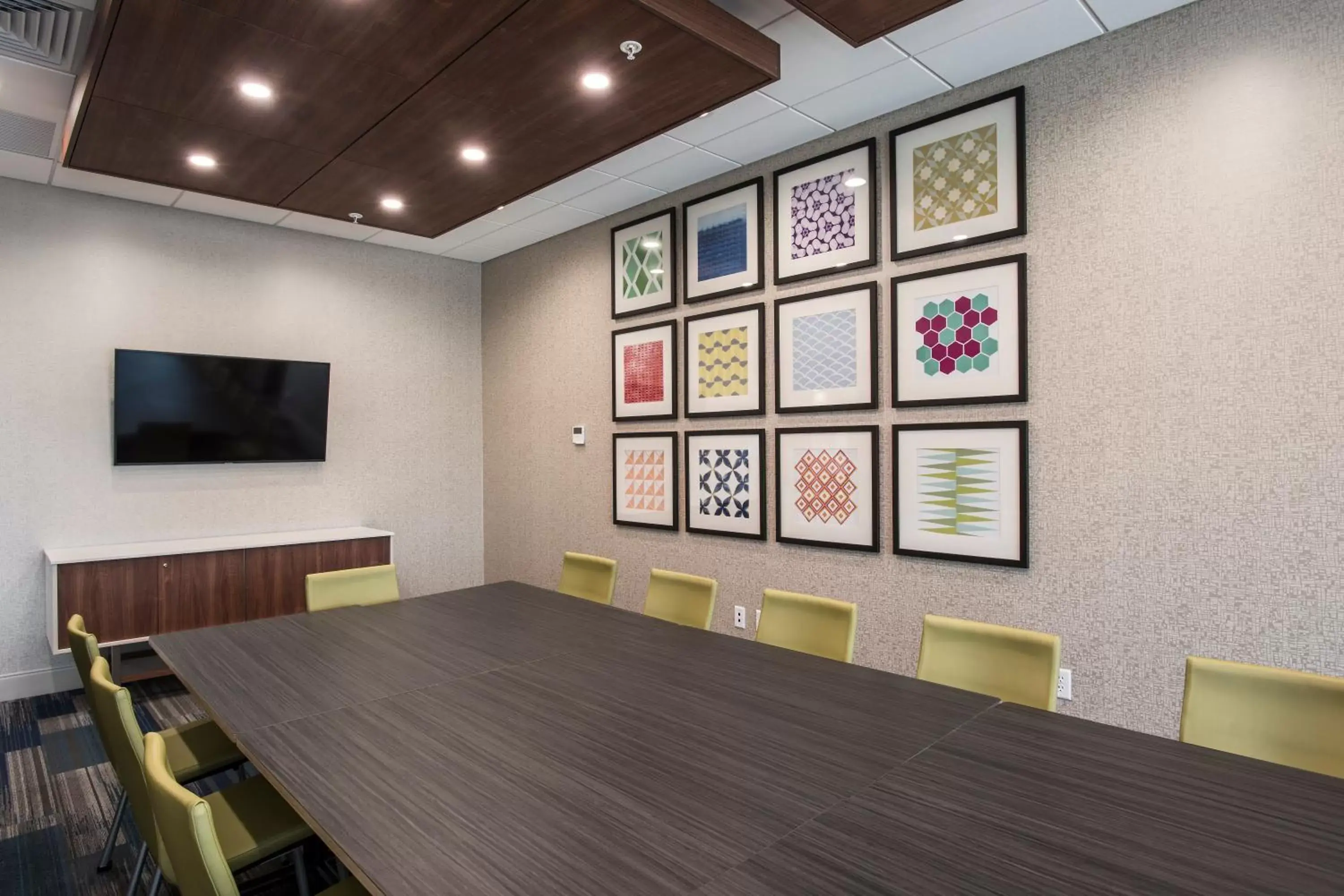 Meeting/conference room in Holiday Inn Express & Suites - Phoenix North - Happy Valley, an IHG Hotel